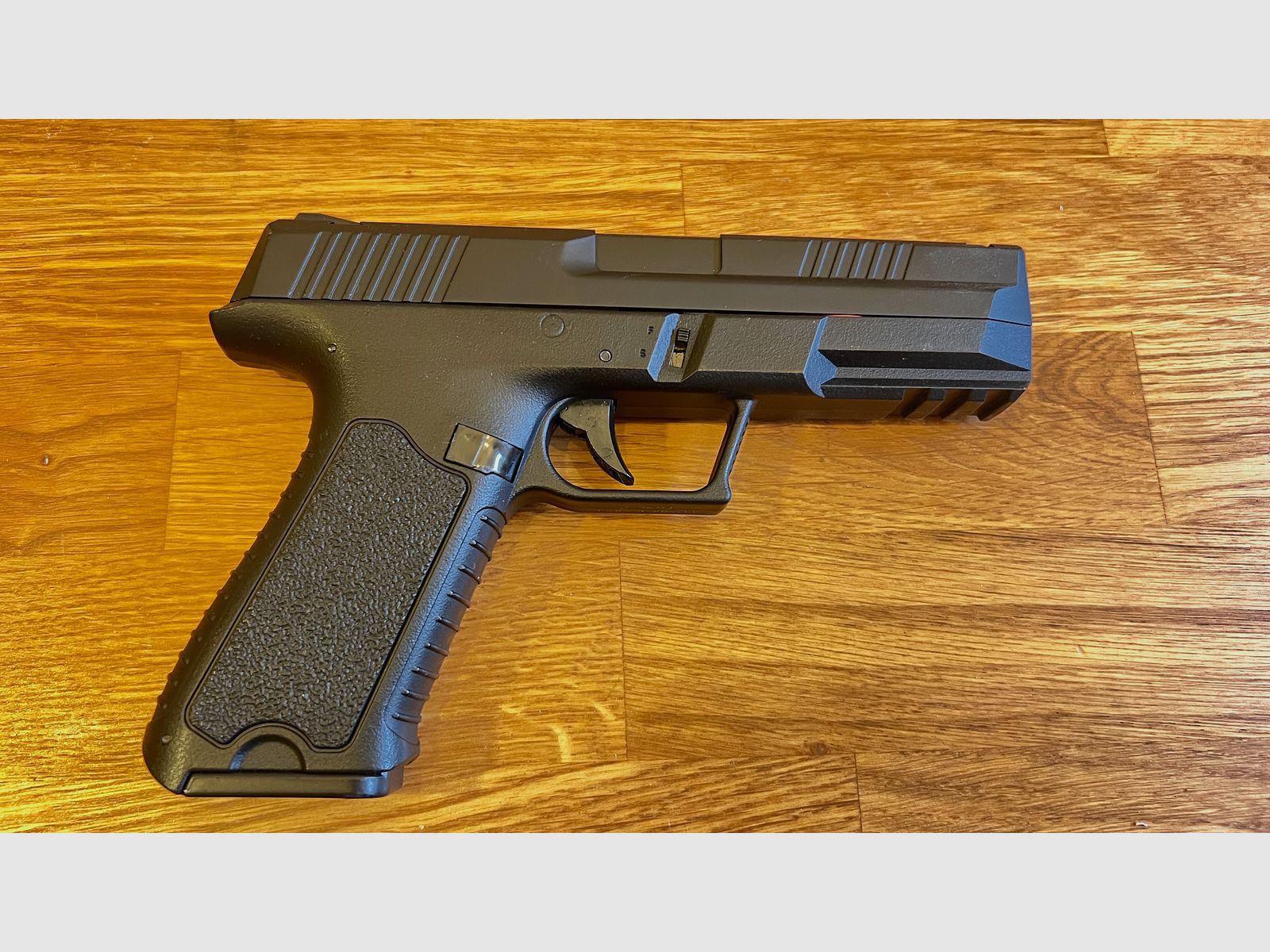 Cyma G18 / P226 / CM.030 AEP, inkl. Akku und Zubehör