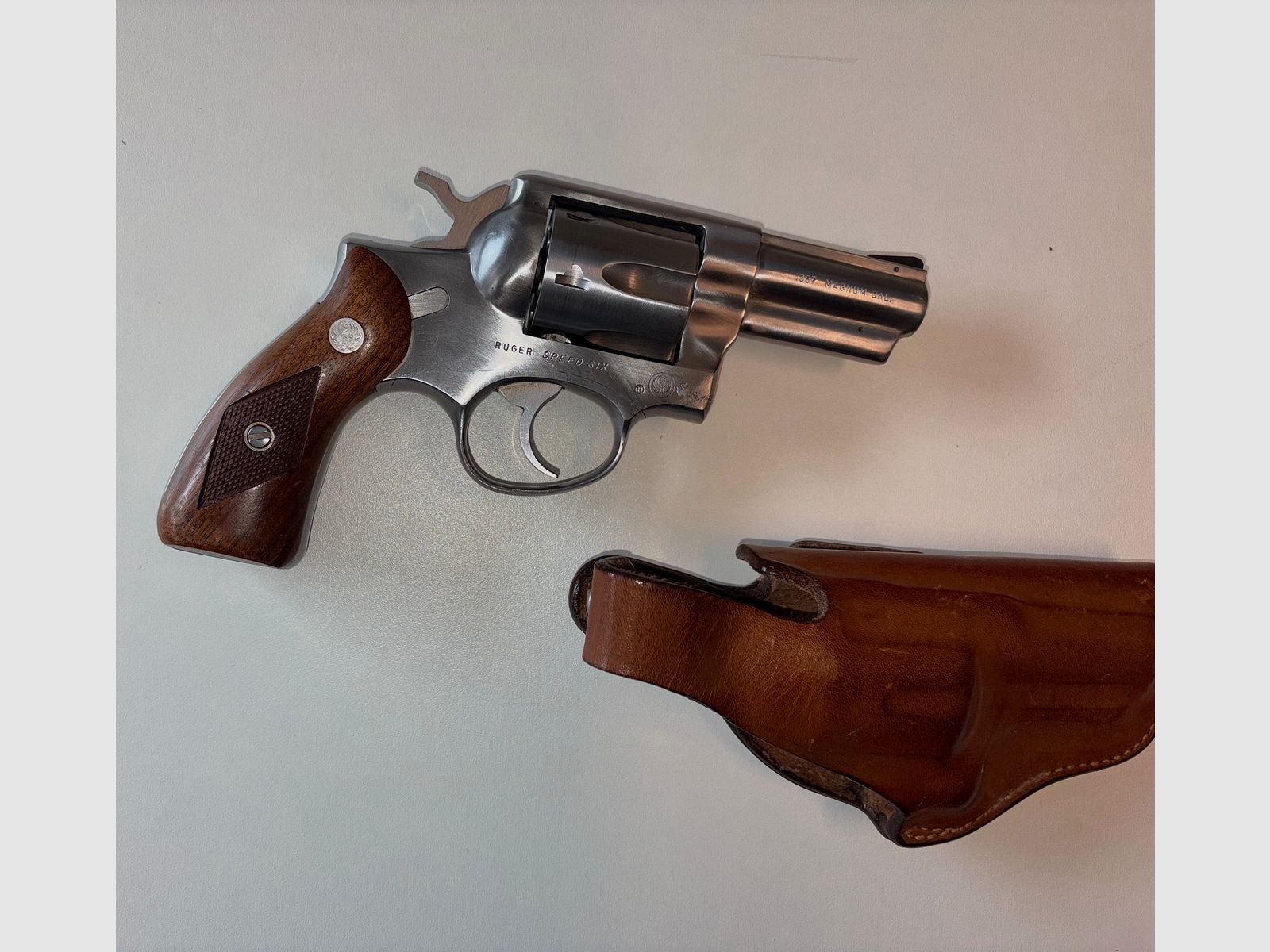Revolver Ruger Speed-Six, Cal..357 Mag. incl. fondina in pelle