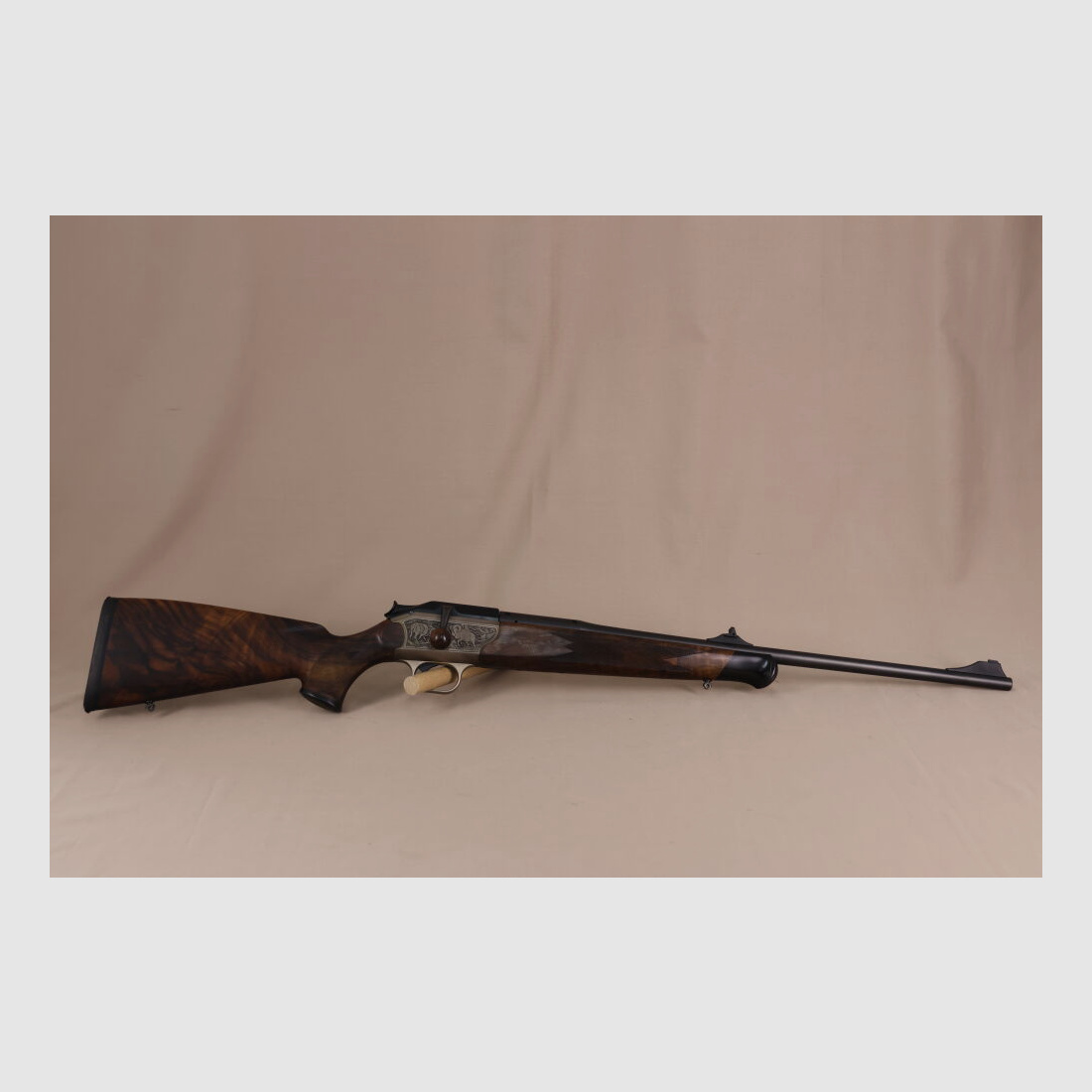 Blaser R93 // toll gemasertes Schaftholz // Holz-Kammergriffkugel