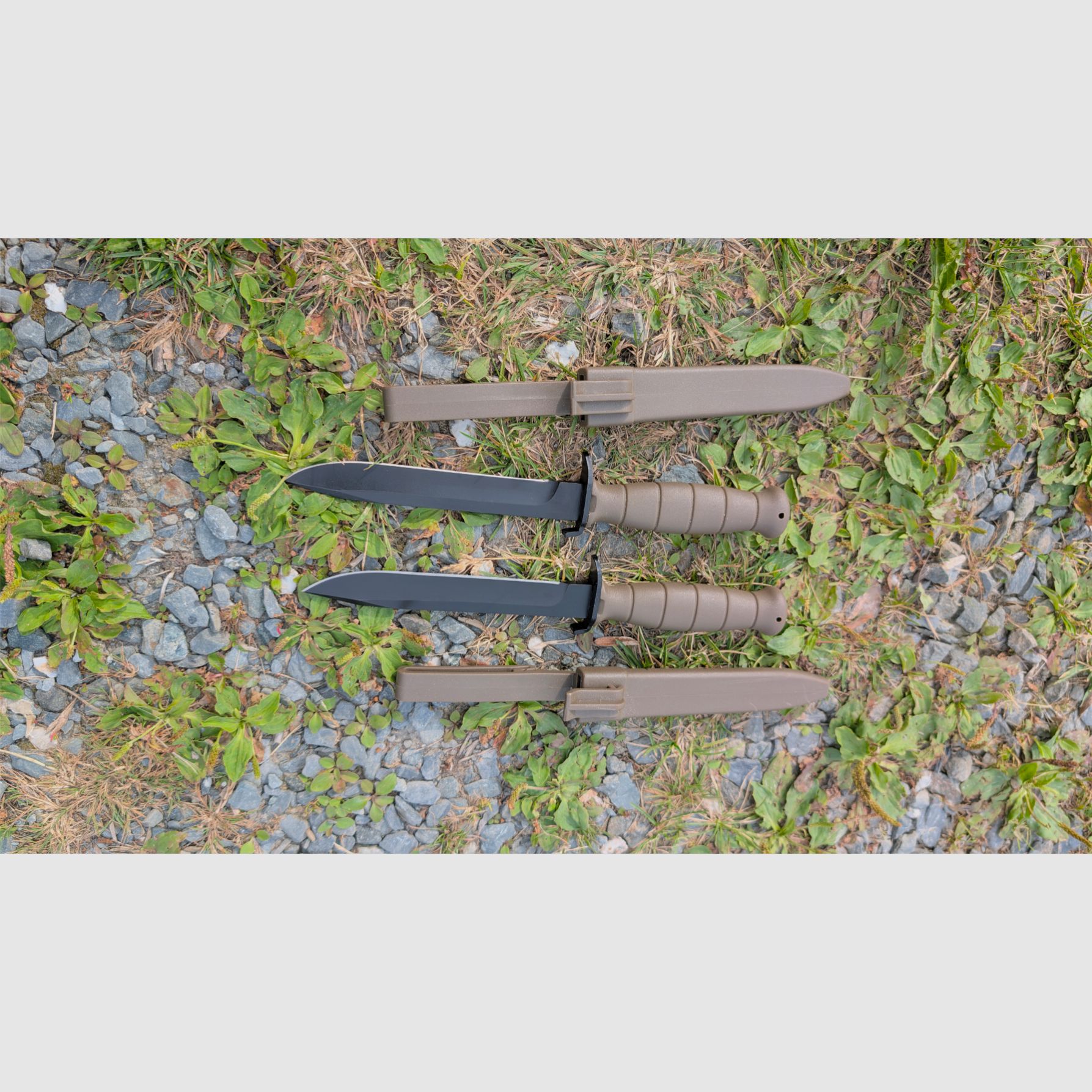 Deux couteaux de terrain Glock
