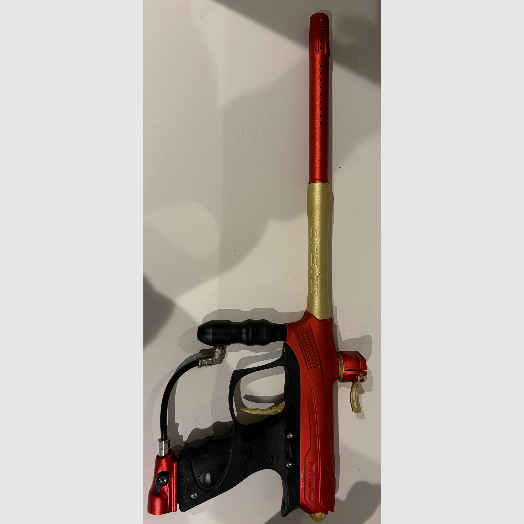 Dye Rize CZR E-Pneumat set completo incl. E-Hopper, Speedfeed, botella HP grande y Battlepack