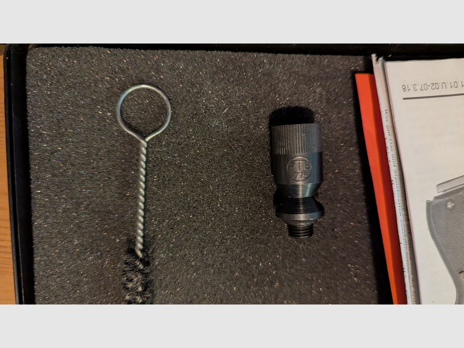 Umarex Walther P88 Compact 9mm Schreckschuss inkl. Holster, Ersatzmagazin, Abschussbecher, Reinigungsbürste, Transportkoffer und Ersatzteilset.