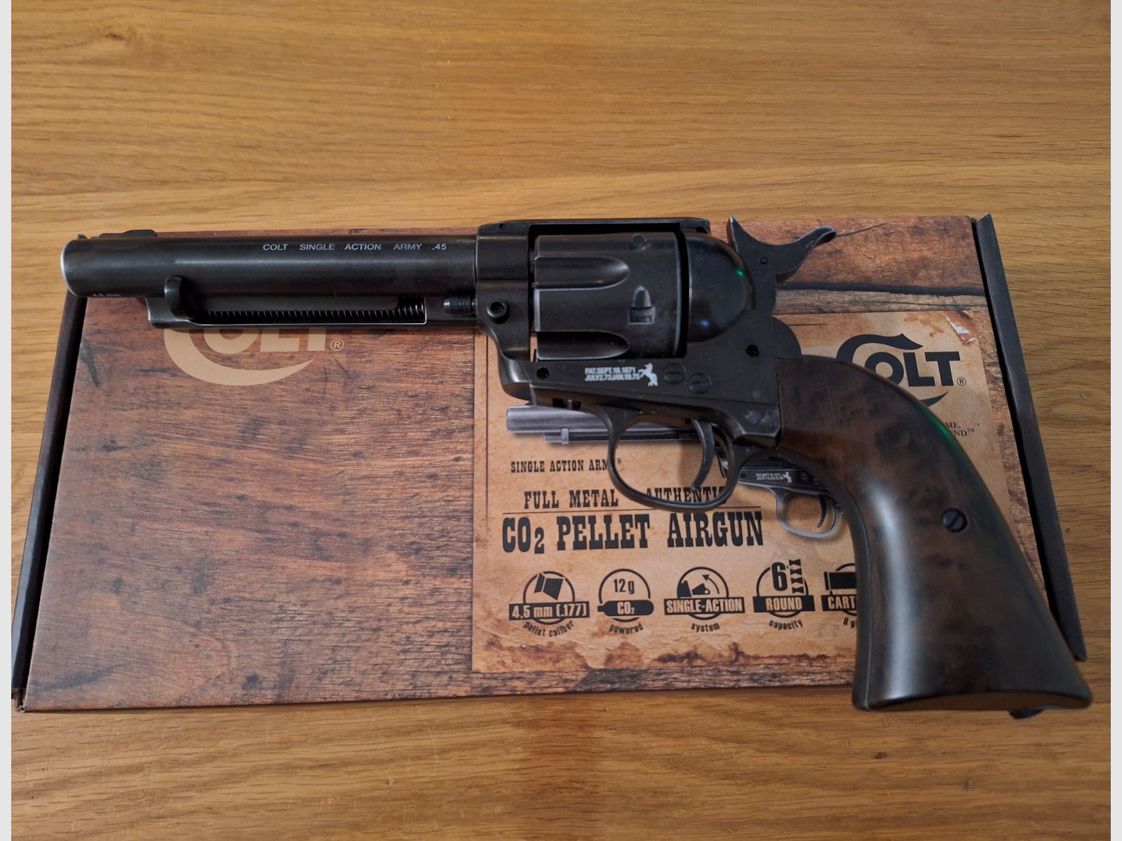 Colt Single Action Army (SAA) Co2 4,5 mm Diabolo gezogener Lauf realistisches Nachladen mit 22 Ladehülsen antik finish