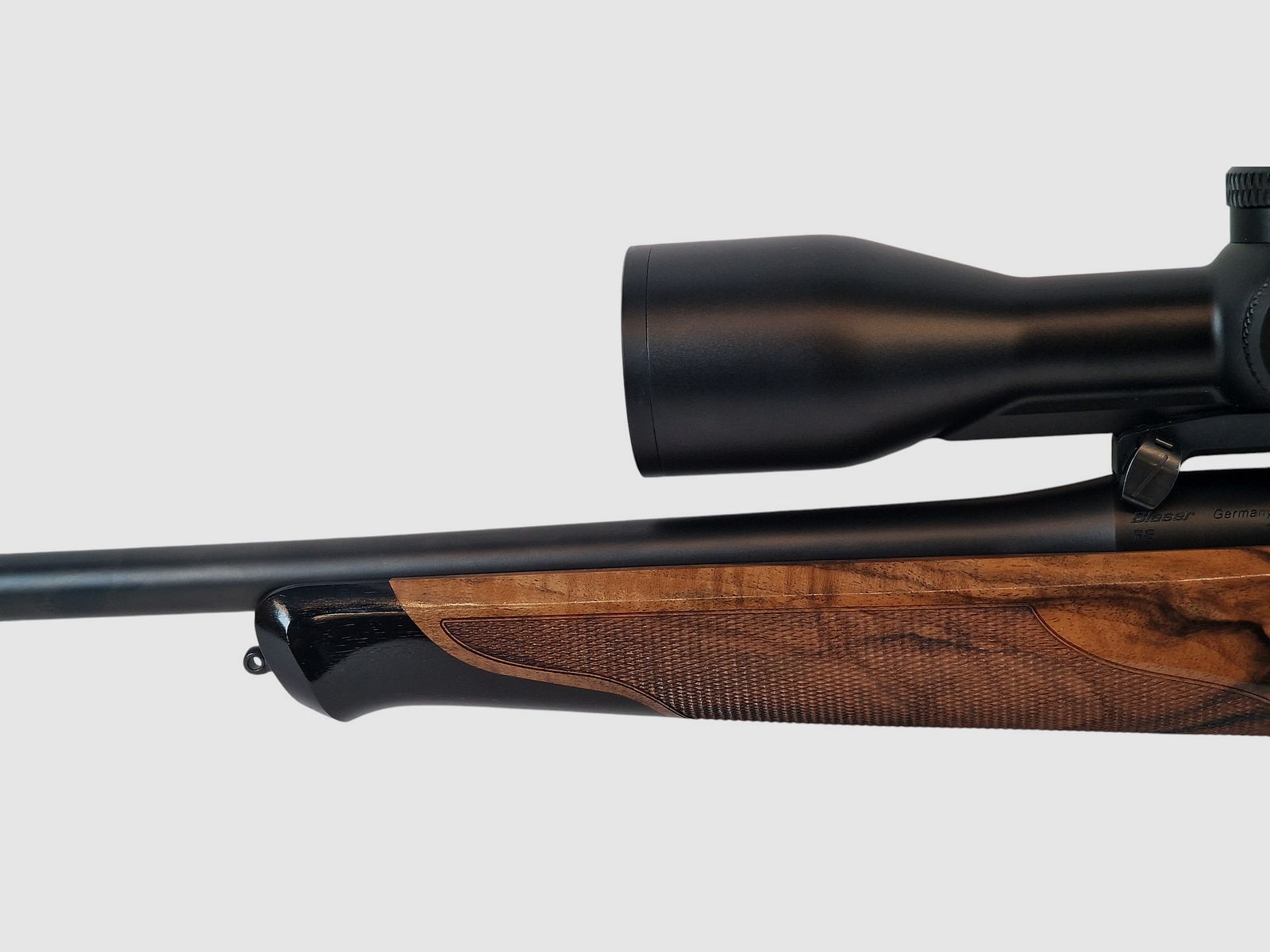Blaser R8 Success Holz HK4 Kal. 8x57JS LL. 52cm mit M15x1 und Blaser B2 2-12x50 IC S 