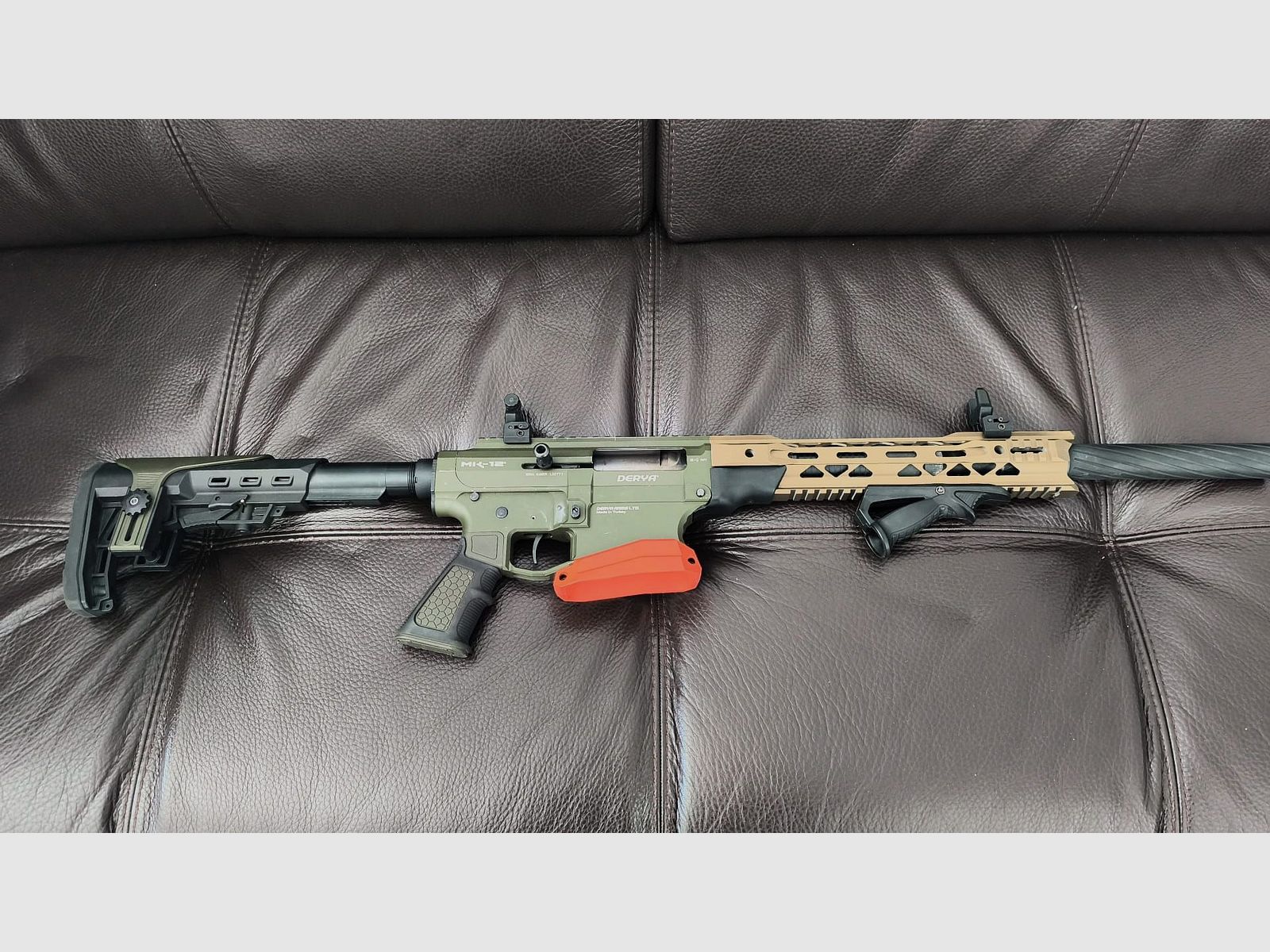 Escopeta semiautomática Derya MK12 12/76 defectuosa