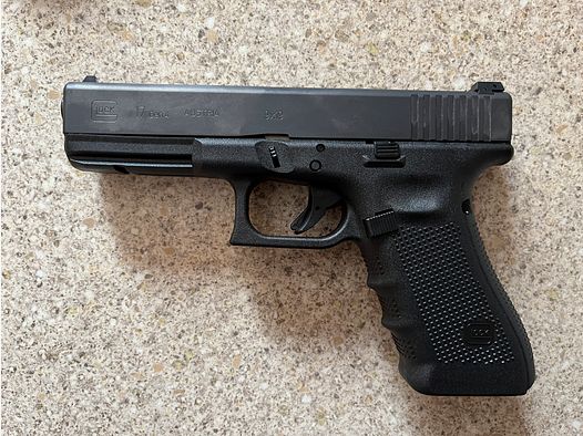 Pistole Glock gen 4 9 mm Luger selten benutzt inkl. Zwei Magazine und Koffer