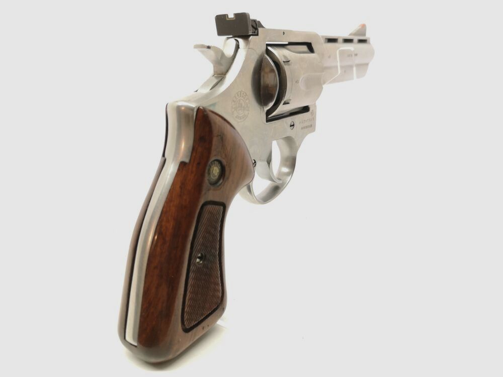 Taurus 689