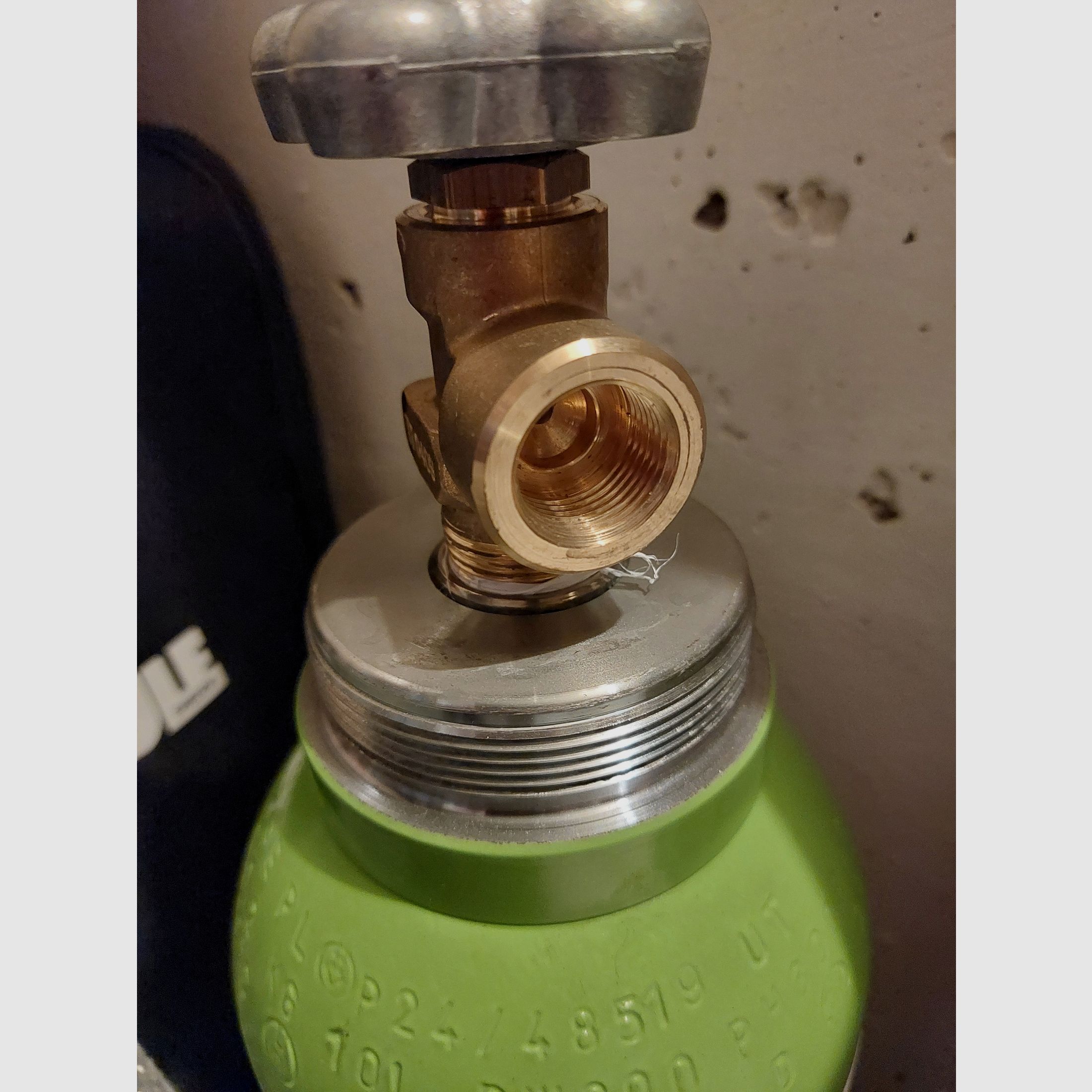 Compressed air bottle for filling air rifle cartridges 10L