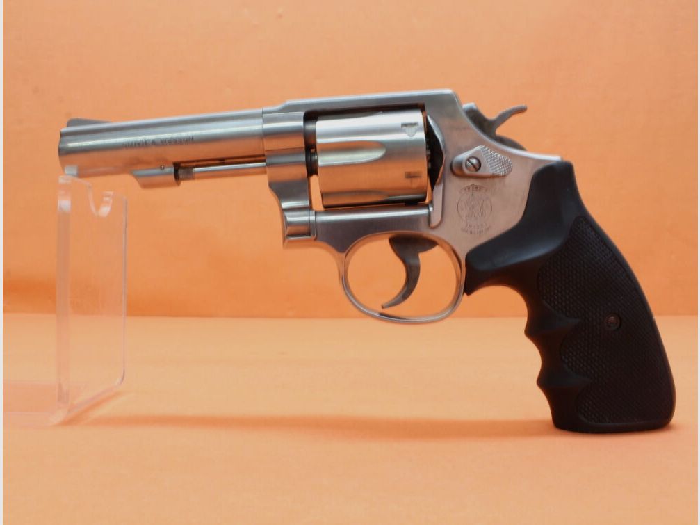 Rewolwer Smith & Wesson .38Special Smith&Wesson/ S&W 64-6 ze stali nierdzewnej, 4" lufa z rampowym przyrządem celowniczym/ gumowy uchwyt