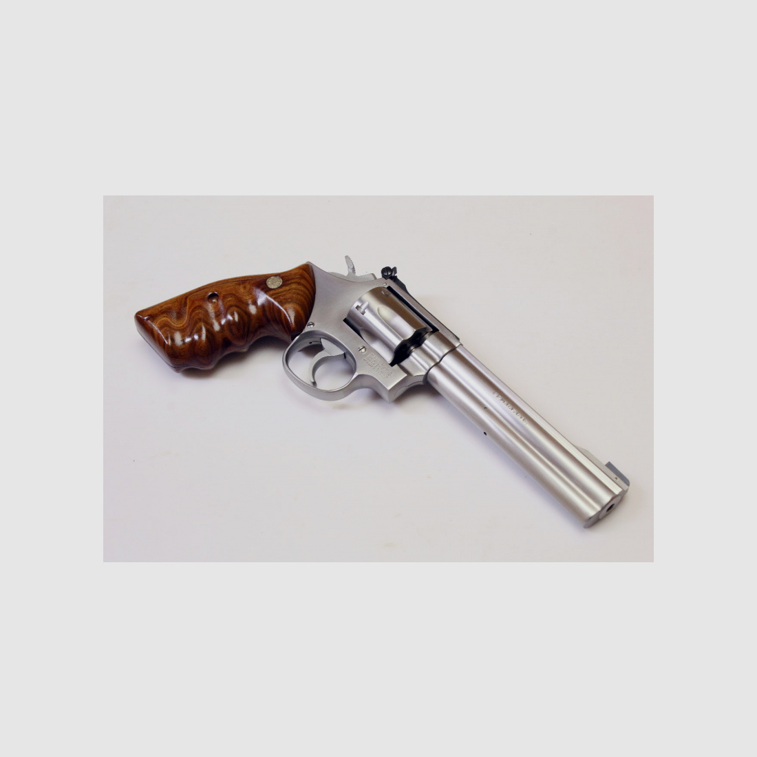 Revolver - S&W Mod. 648 ".22 Magnum Rimfire Stainless"