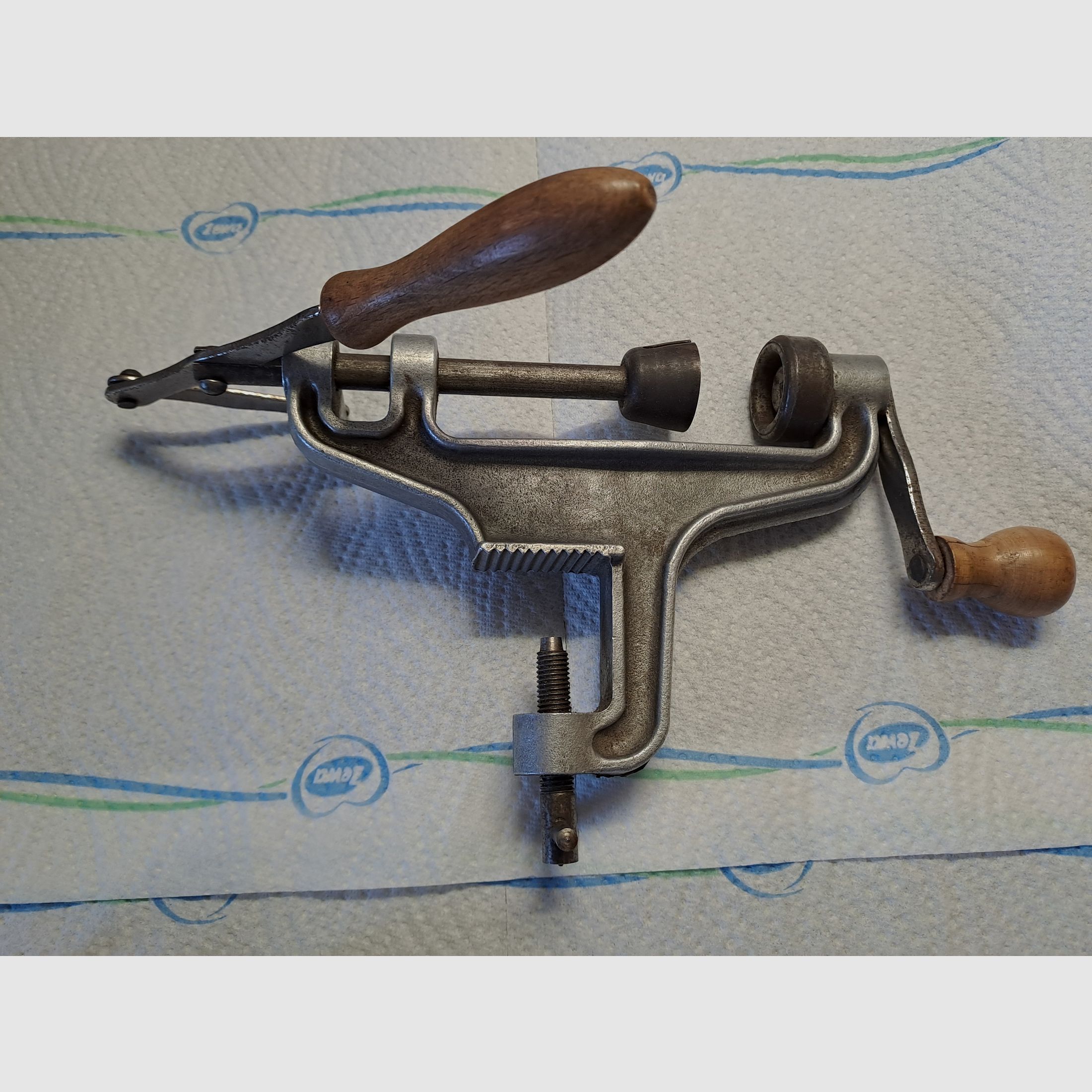 Caricatori di munizioni antiche e accessori