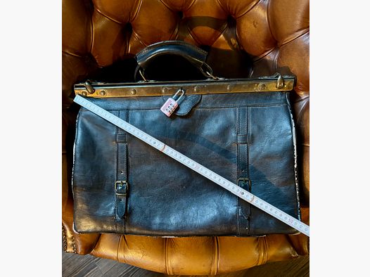 Old DOCTOR BAG for the ambitious revolver and pistol shooter