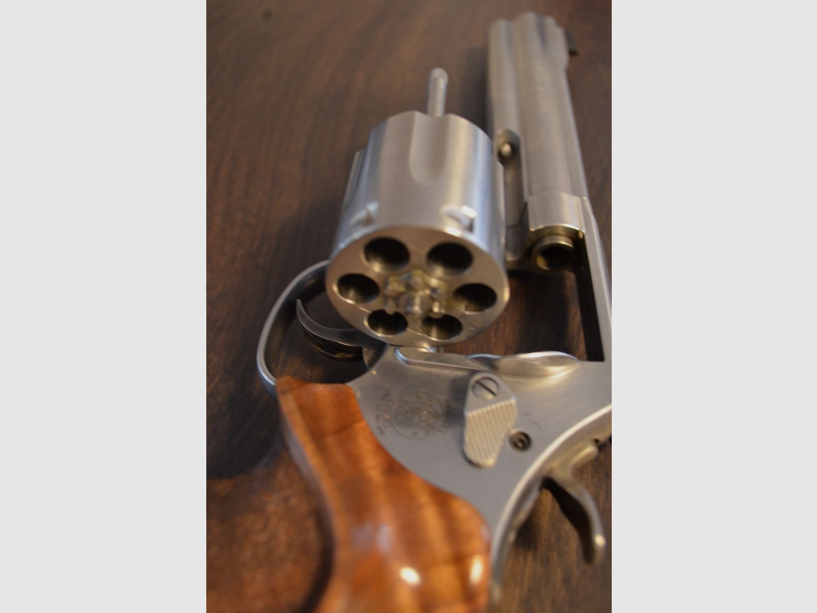 Smith & Wesson 686-6 Target Champion Kal.357 Mag. 6 Zoll Lauf im S&W Koffer mit Zubehör