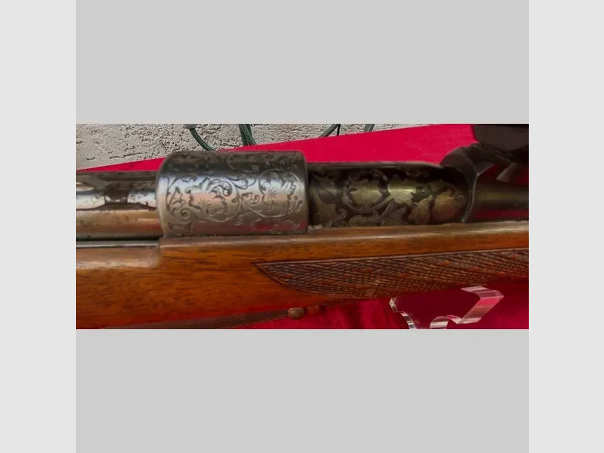 Mauser Modell 98 Cal. 300 WinMag mit sehr schönen Silbereinlagen und tiefen Gravuren 