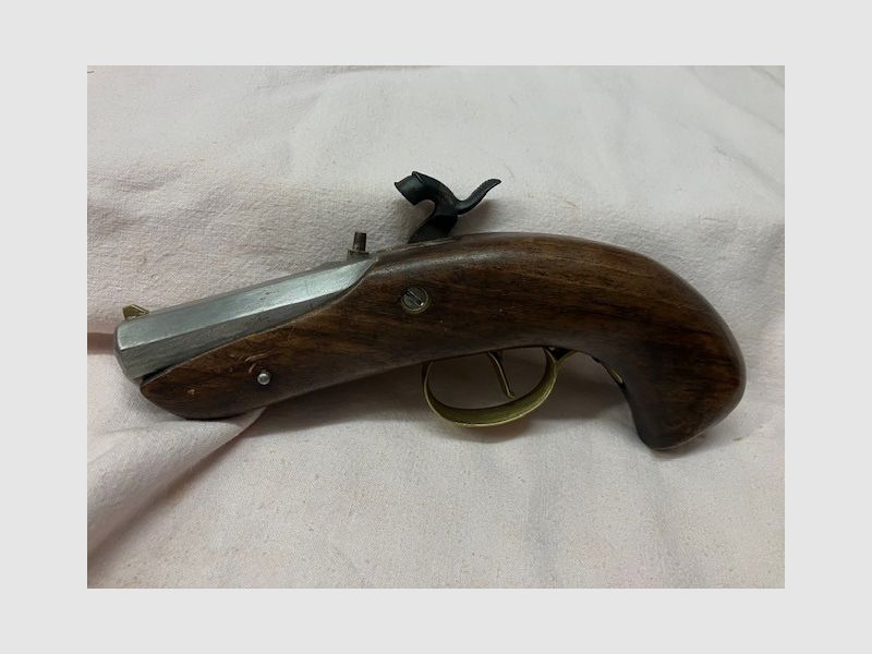 Derringer a percussione a caricamento frontale