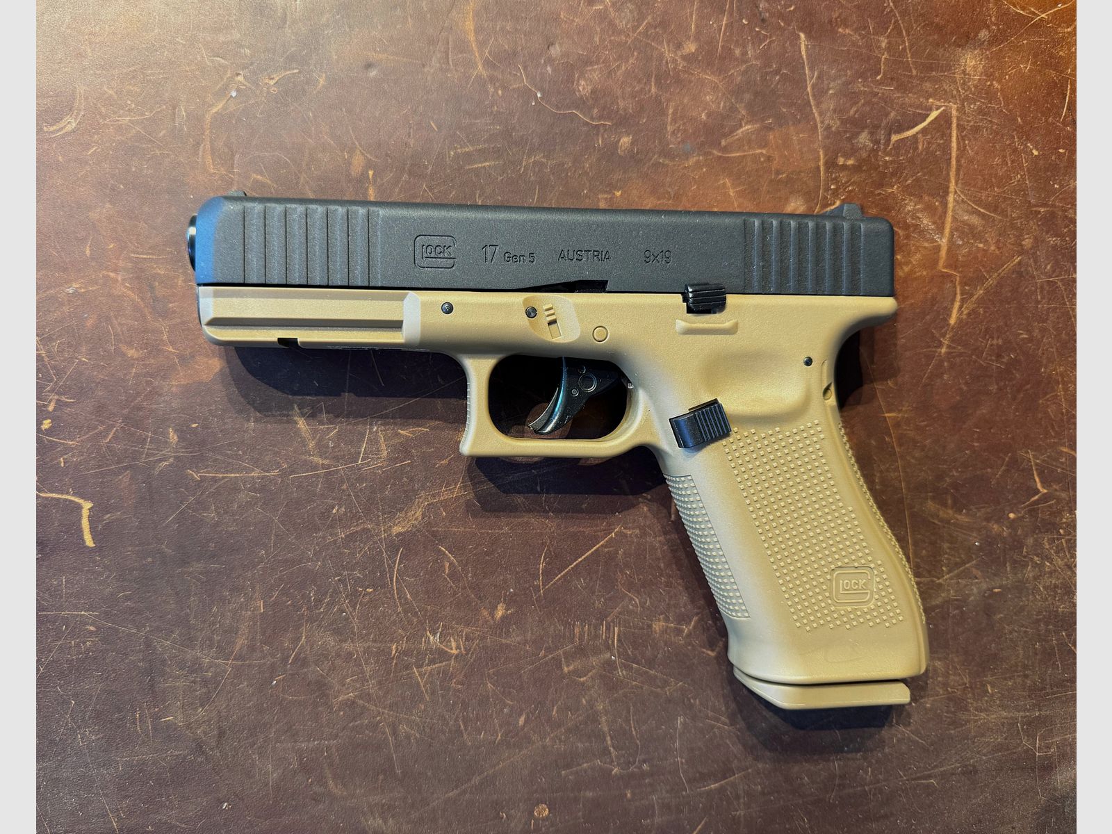 Glock 17 Gen5 Coyote Co2 pistol – 4.5 mm BB blowback
