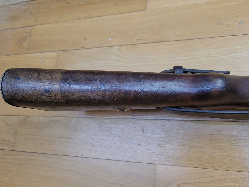 Zeer mooi K98 geweer uit het begin van het IIIe Rijk – Zeldzame toewijzing Kriegsmarine Baltische Vloot – Fabricage S/42 Mauser uit 1938 – Bijna monomatrisch – Prachtige stempels en goed leesbare keurmerken – Onberispelijke mechanica – Zeer goede loop – Originele riem – Zeer mooi, ongebruikelijk wapen in TTBE, afbeelding 10 van 37