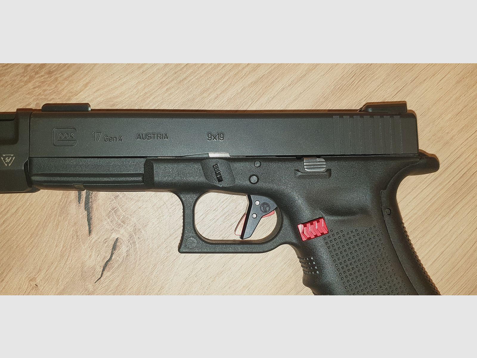 Glock17 Gen.4, mit Timney Tuningabzug, zwei Magazinen und Zubehör