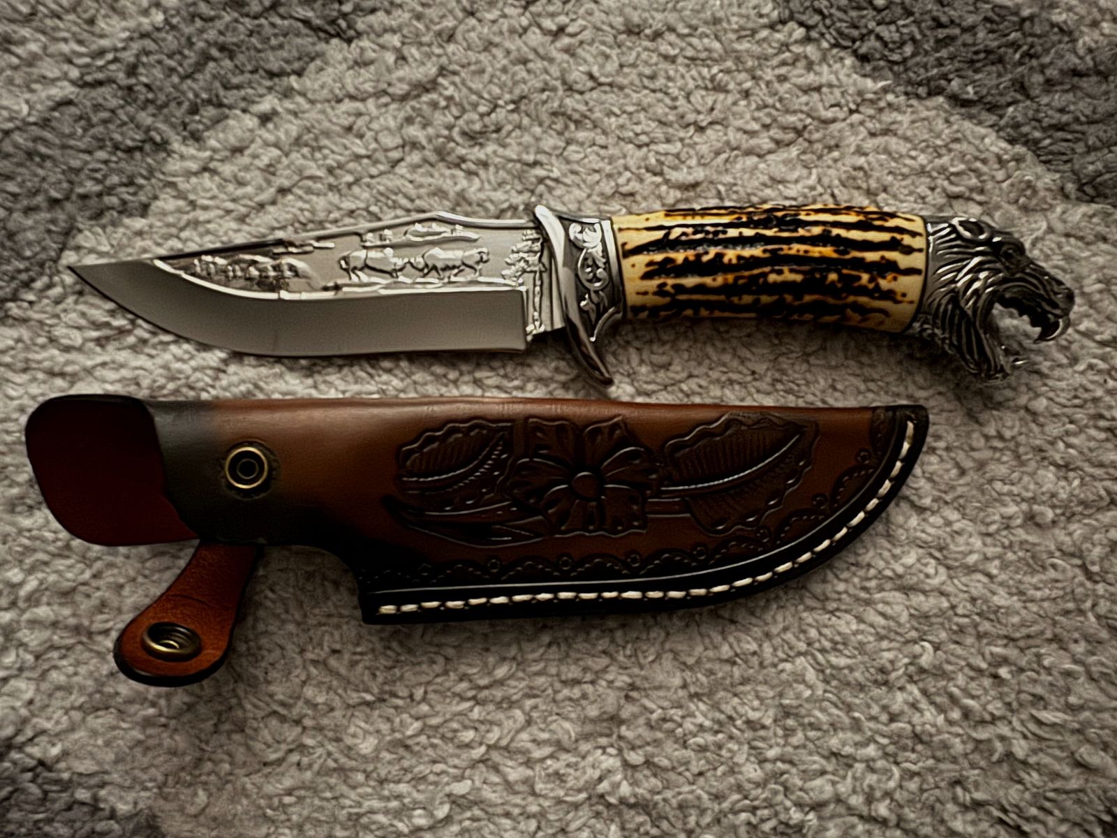 Coltello da caccia con fodero in vera pelle spesso mai usato