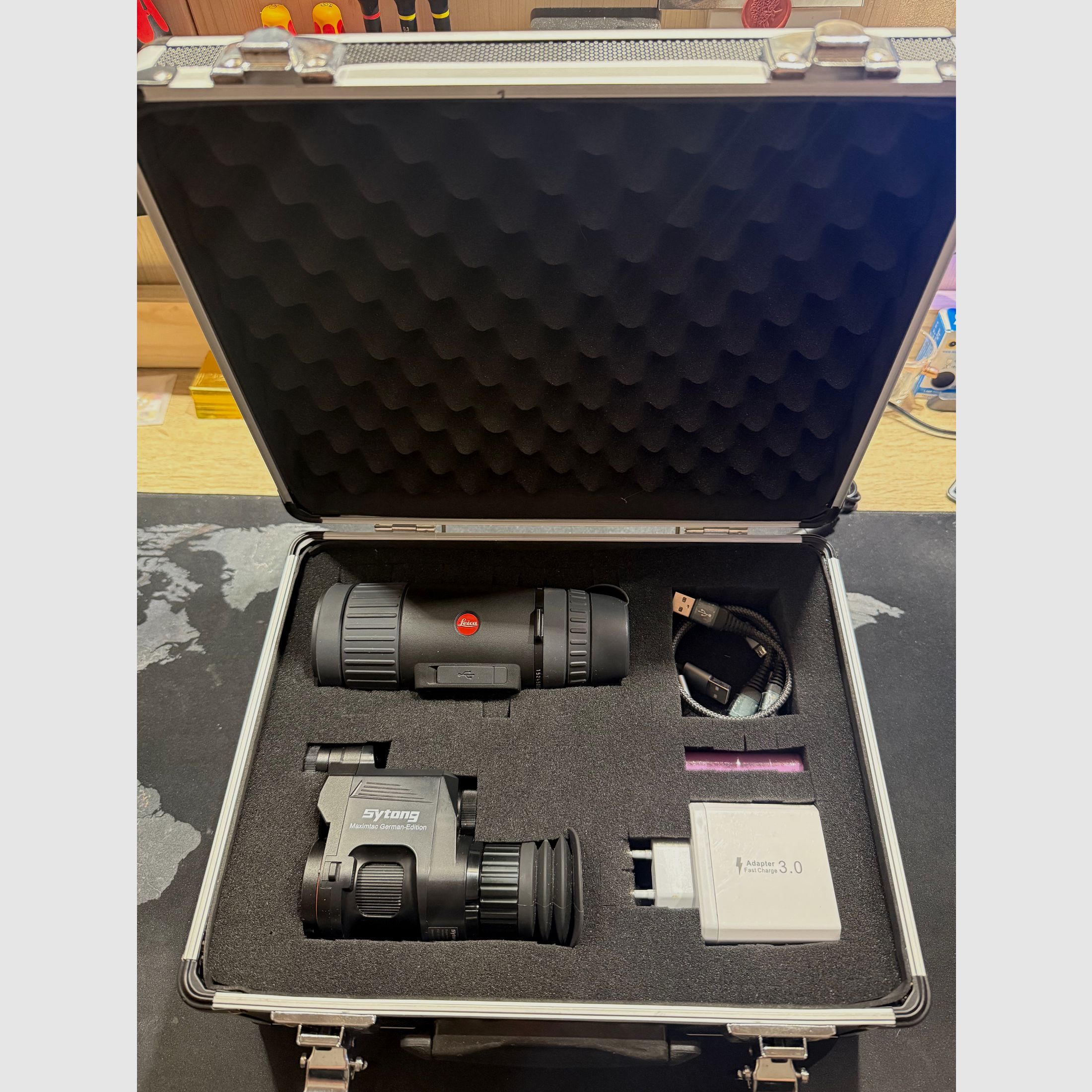 Wärmebildkamera (Leica View) plus Nachsatzgerät (Sytong HT66) im Koffer inkl Akku für das Nachsatzgerät und Ladekabeln, Bild 1 von 12