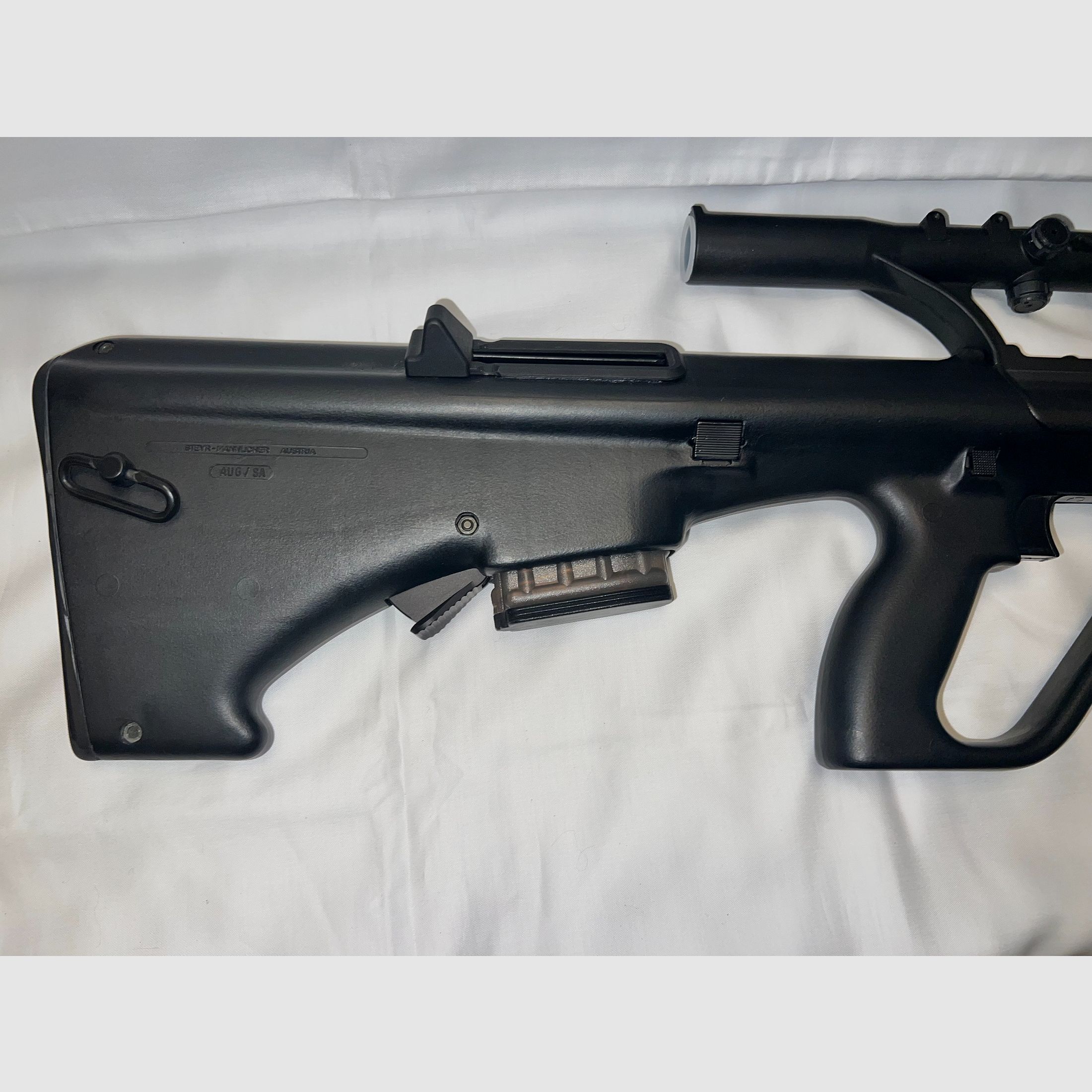 Steyr AUG .223 Rem. – semi-automatic rifle Cat. A – inherited firearm private sale Vorarlberg + 6 magazines