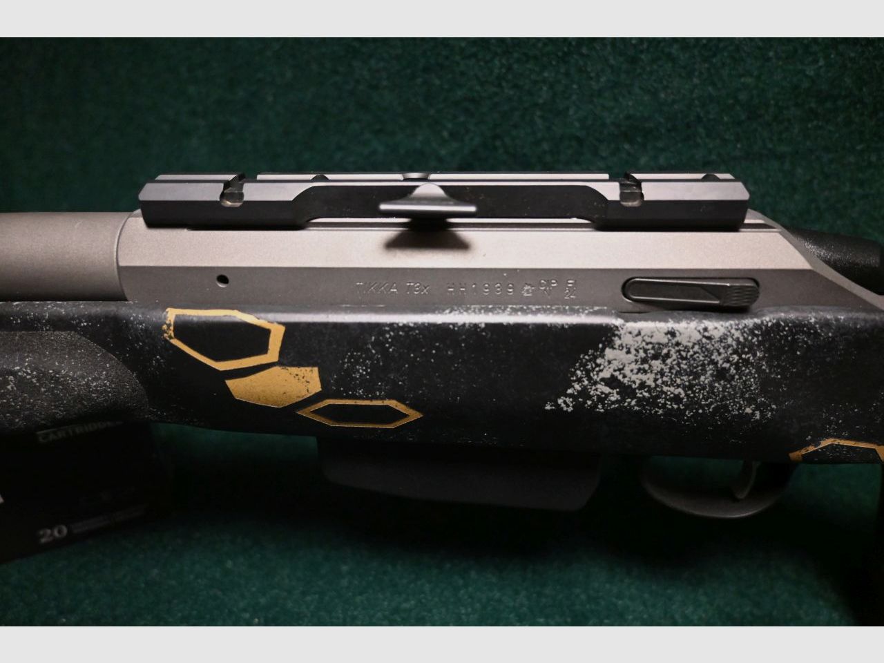 Tikka Roughtech dans la crosse de fusil allemande