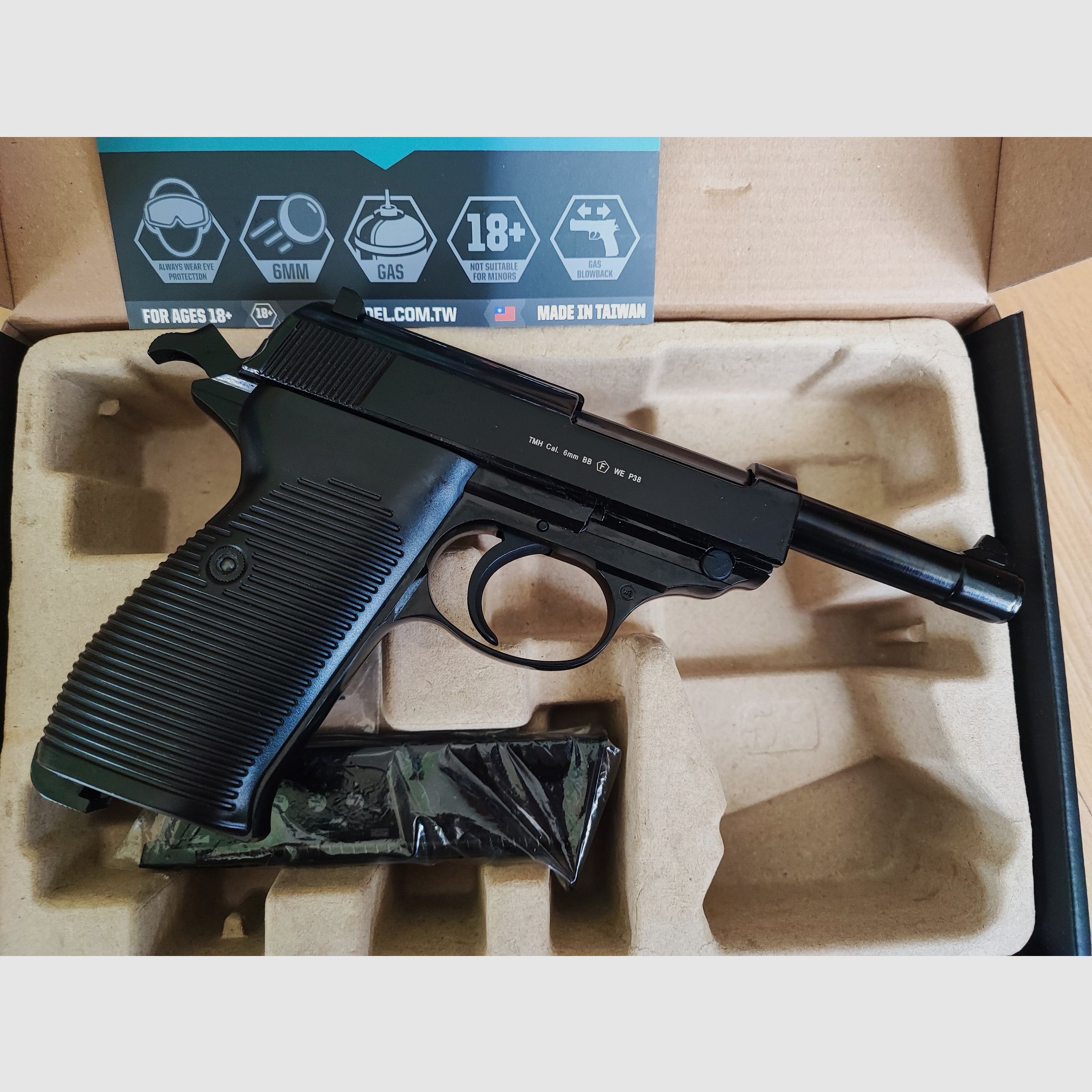 WE Walther P38 WW2 Full Metall GBB Airsoft Gun plus Zubehör