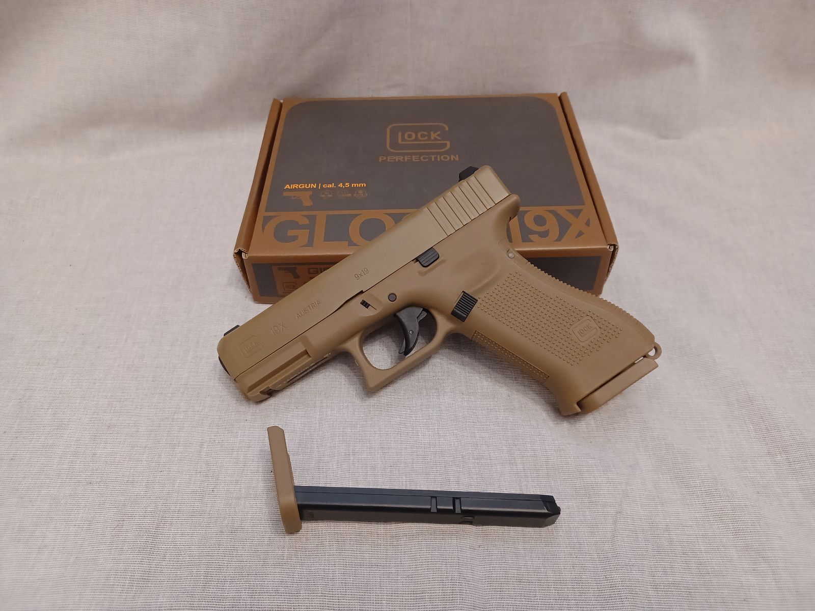 Glock 19X / 4,5 mm BB / CO2 / Pistole / OVP (22)
