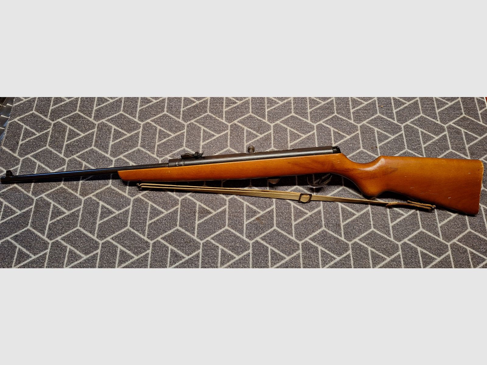 Haenel Suhl 310 "Q1" air rifle with 12-round magazine + original pellets!