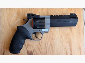 Taurus Raging Hunter 357 .Mag. – Bassa potenza di sparo, incl. Jetloader e impugnature in legno, colore DuoTone, lunghezza canna 5 1/8.