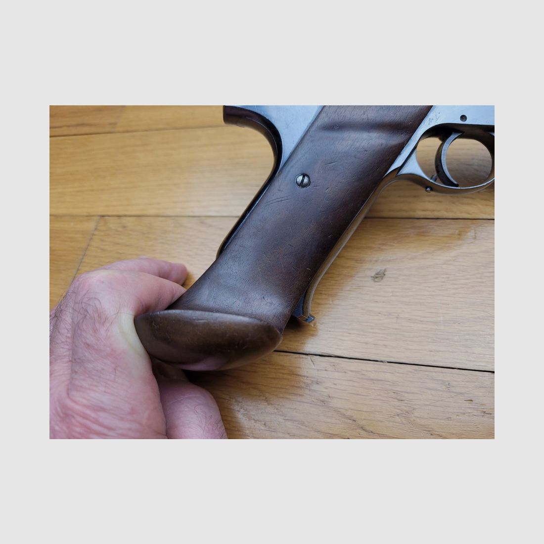 Piękny Colt Targetsman – .22LR – 1925 – 6 cali – 8 nabojów – Gwintowany – Ergonomiczny orzechowy chwyt – Podparcie na kciuk – TBE+, zdjęcie 3 z 20