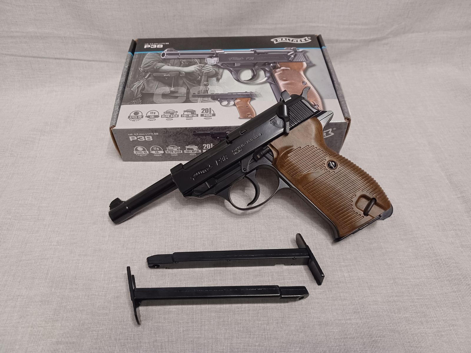 Legends P38 / 4,5 mm BB / BlowBack / CO2 / Pistole / OVP (127)