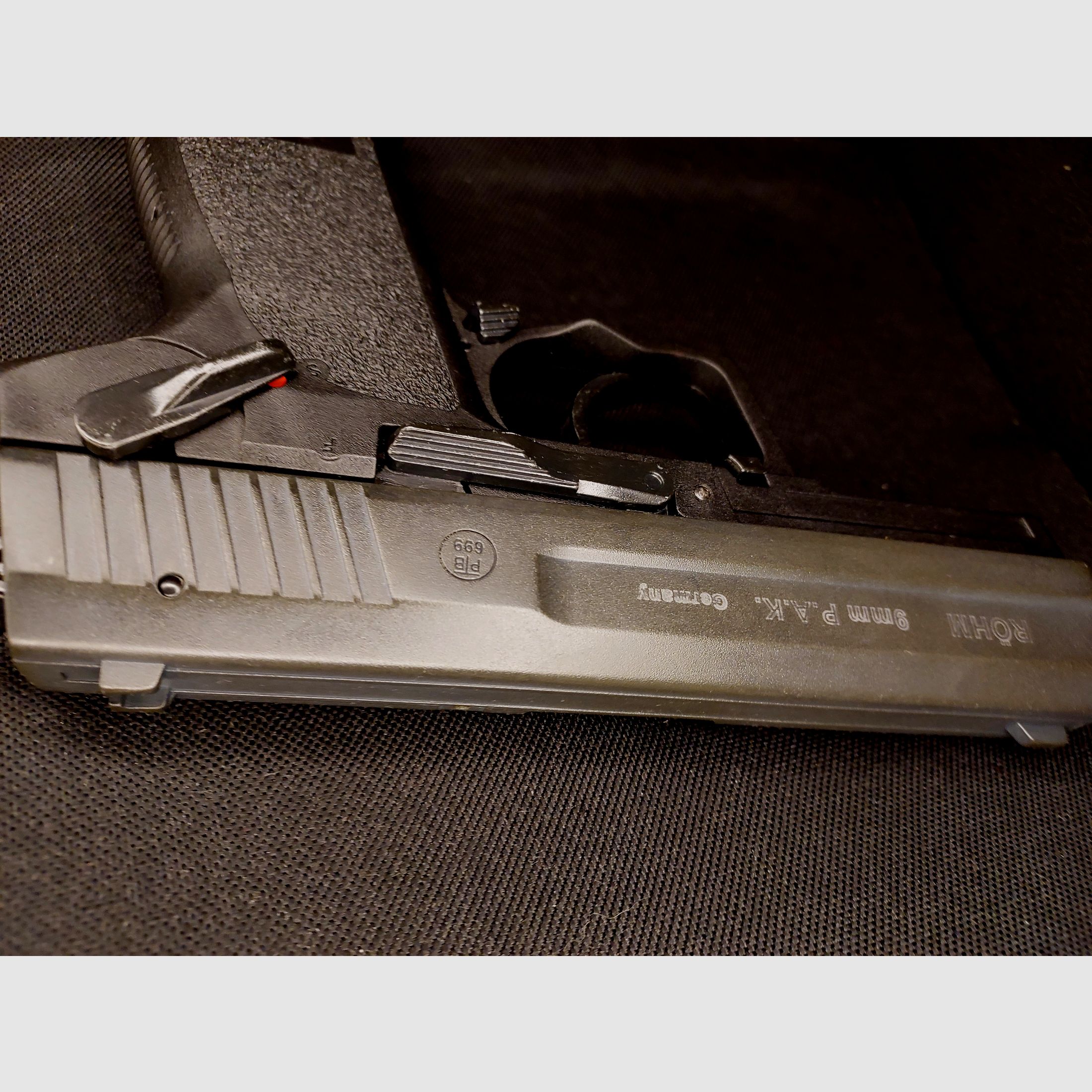 Röhm RG96 Schreckschuss Pistole brüniert (PTB 699) RG 96 mit 3 Magazinen