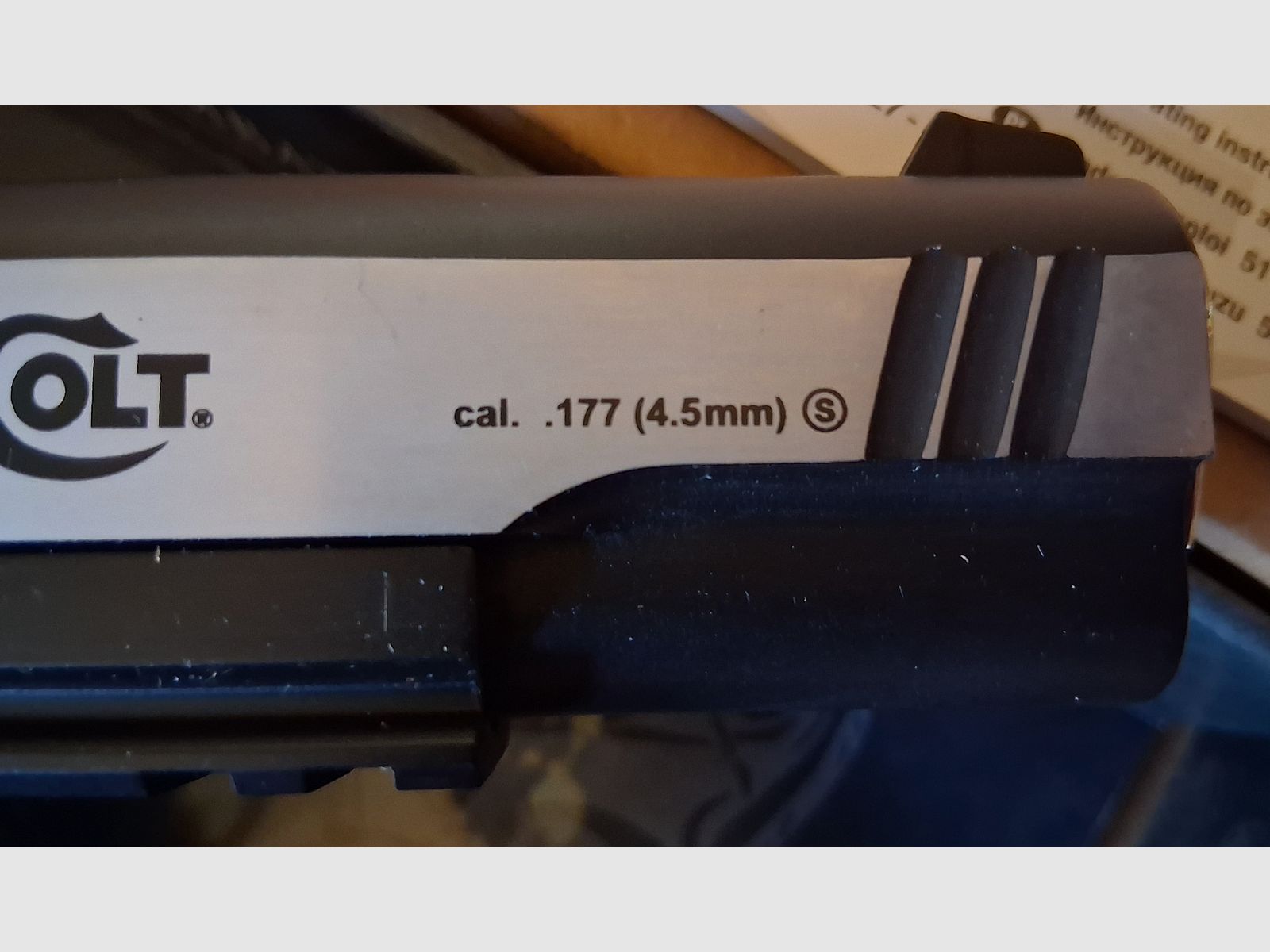 Colt 1911 A1 CO² calibre .177 /4,5mm BB avec marquage F, libre à partir de 18 ans