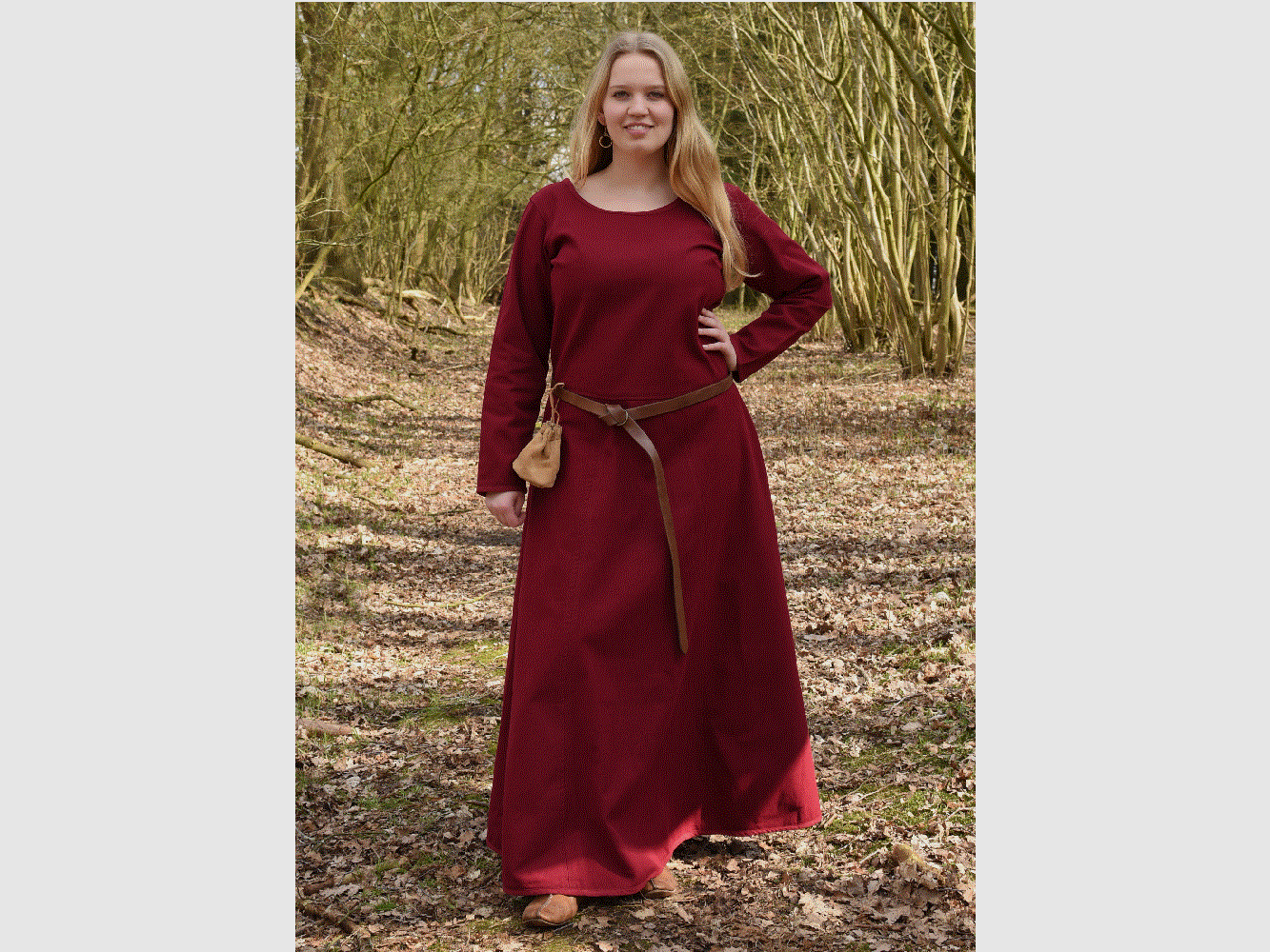 Schlichtes Mittelalterkleid Afra aus festem Canvas, weinrot
