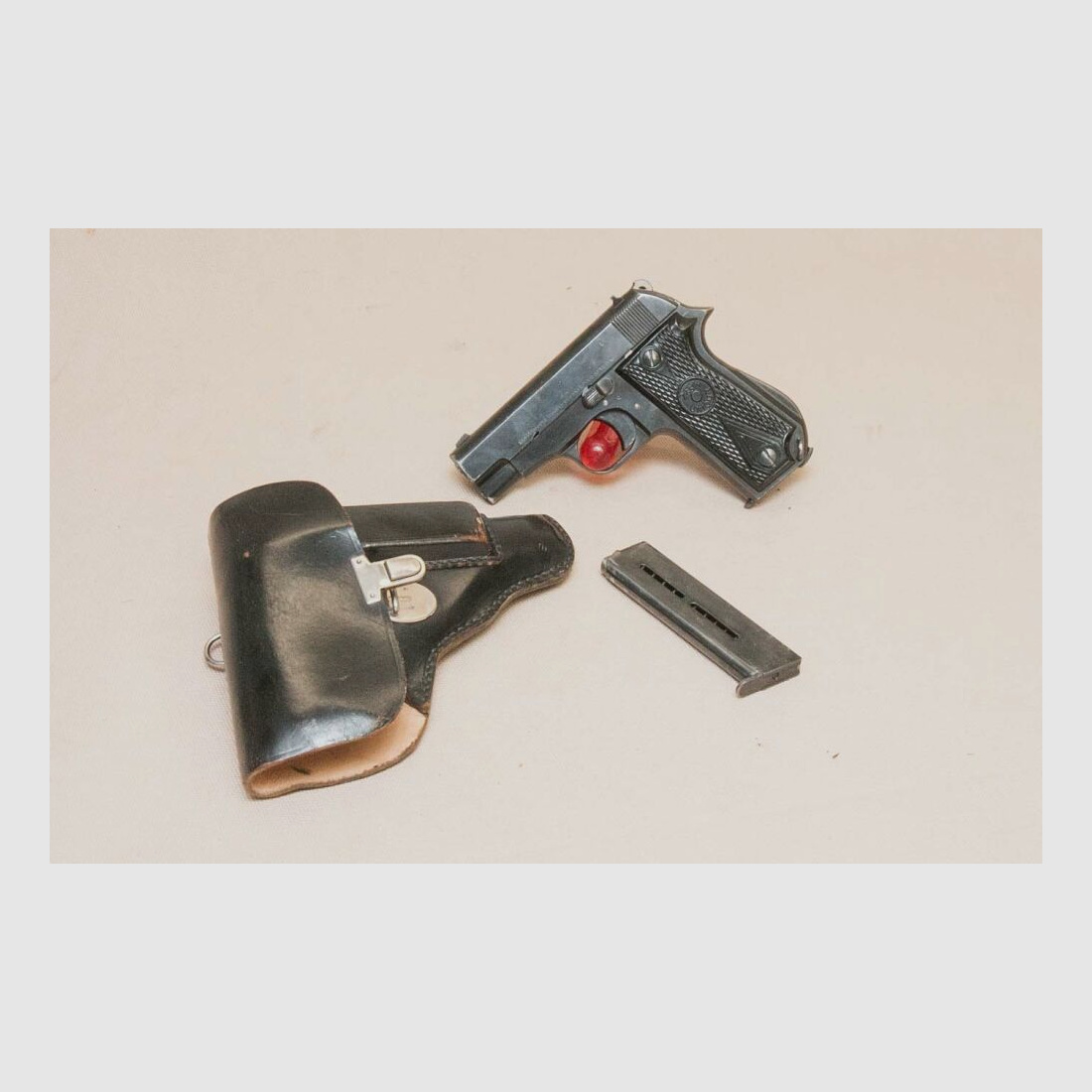Uniek incl. holster en vervangend magazijn