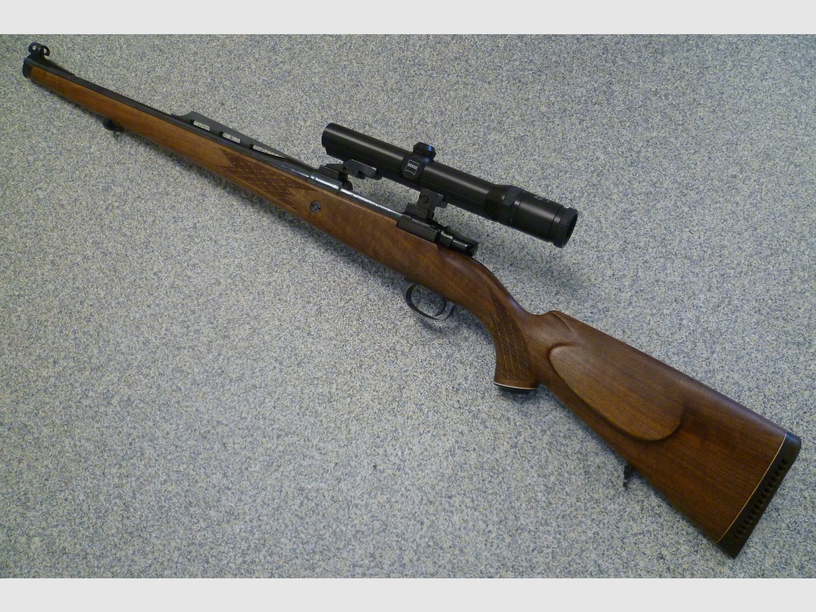 Karabinek Zastava L 83 9,3x62