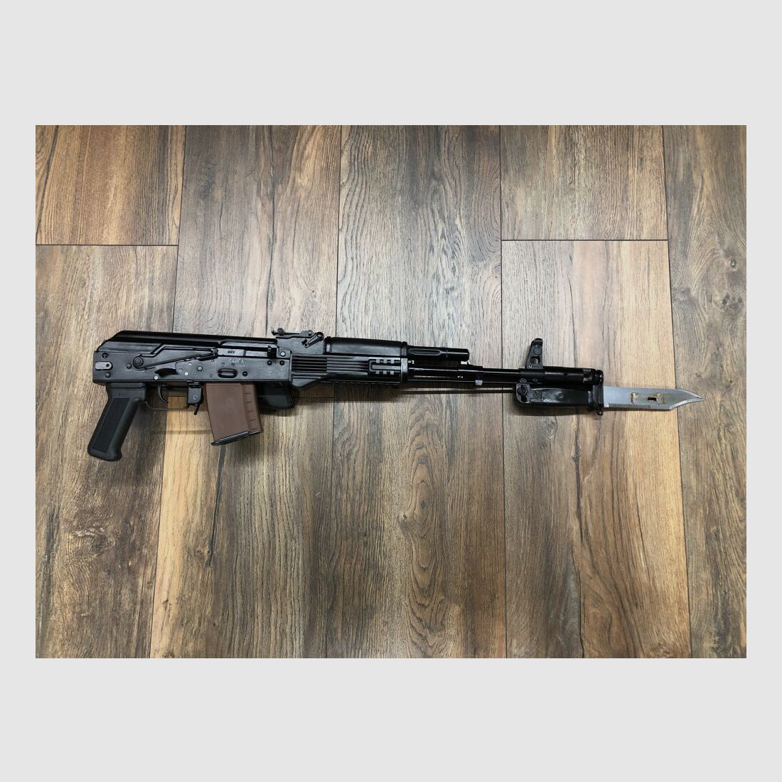 Izhmash Saiga MK 105 - półautomatyczna karabina 5,45x39 cywilna AK74M - długość lufy 415 mm - składany kolba - wersja cywilna - system AK74 AK47