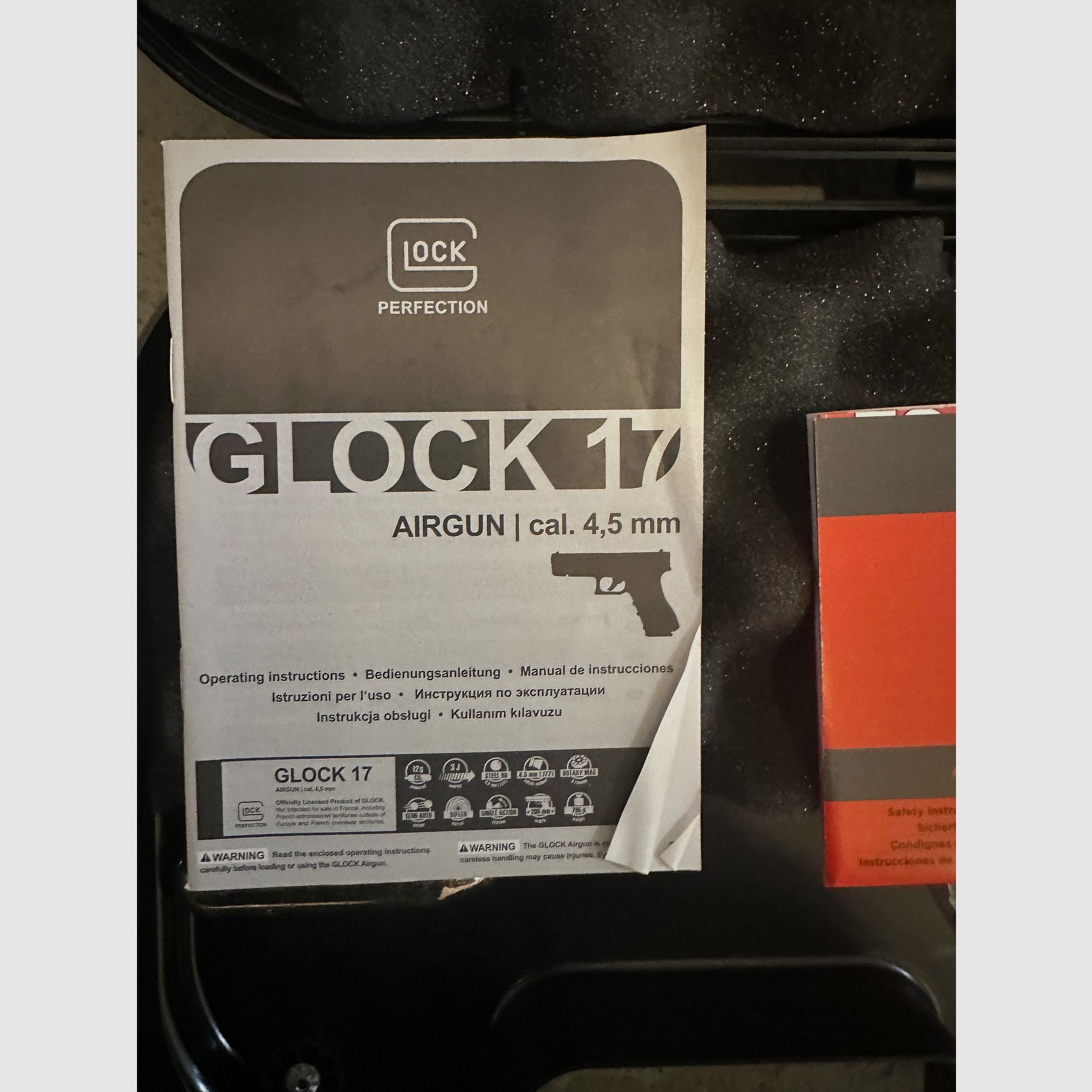Glock 17 Gen 5 (4.5 mm CO₂) with blowback + accessories