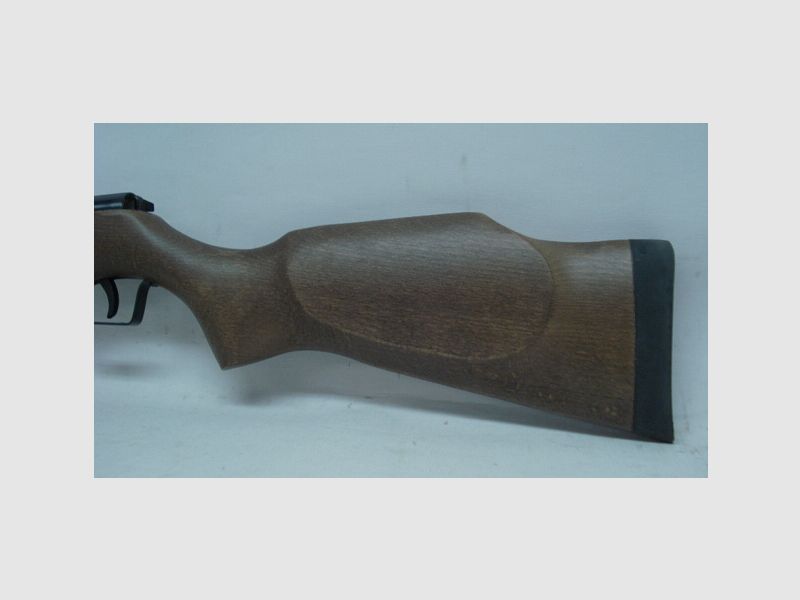 Model 220 F kal. 4,50 mm - Beukenhouten handvat met wang