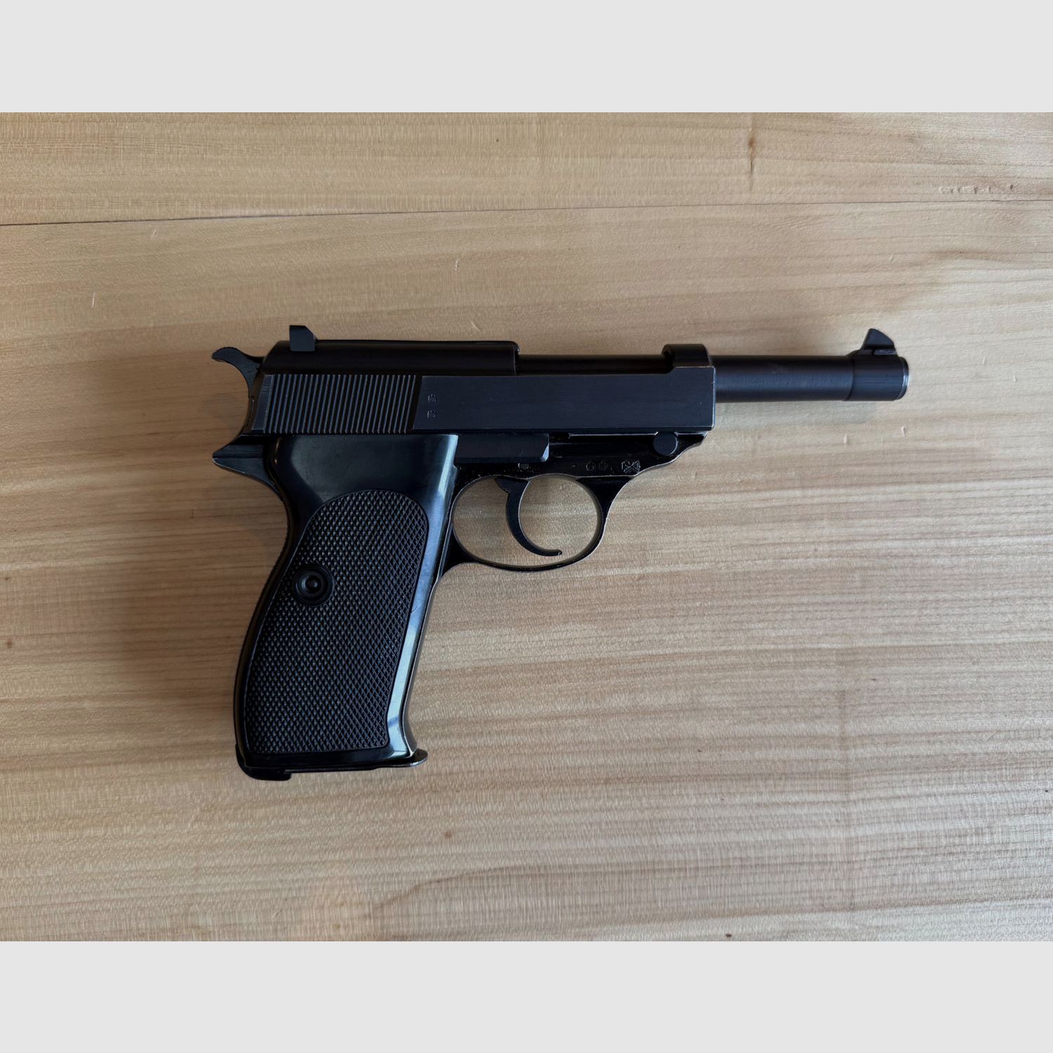 Walther P1 met verwisselbaar magazijn kaliber 9mm uit januari 1978