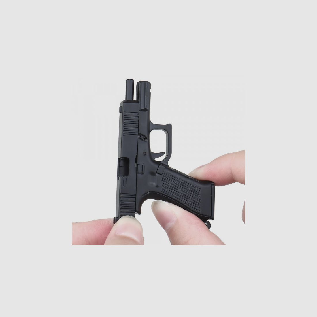 SCHLÜSSELANHÄNGER PISTOLE - MIT MAGAZIN