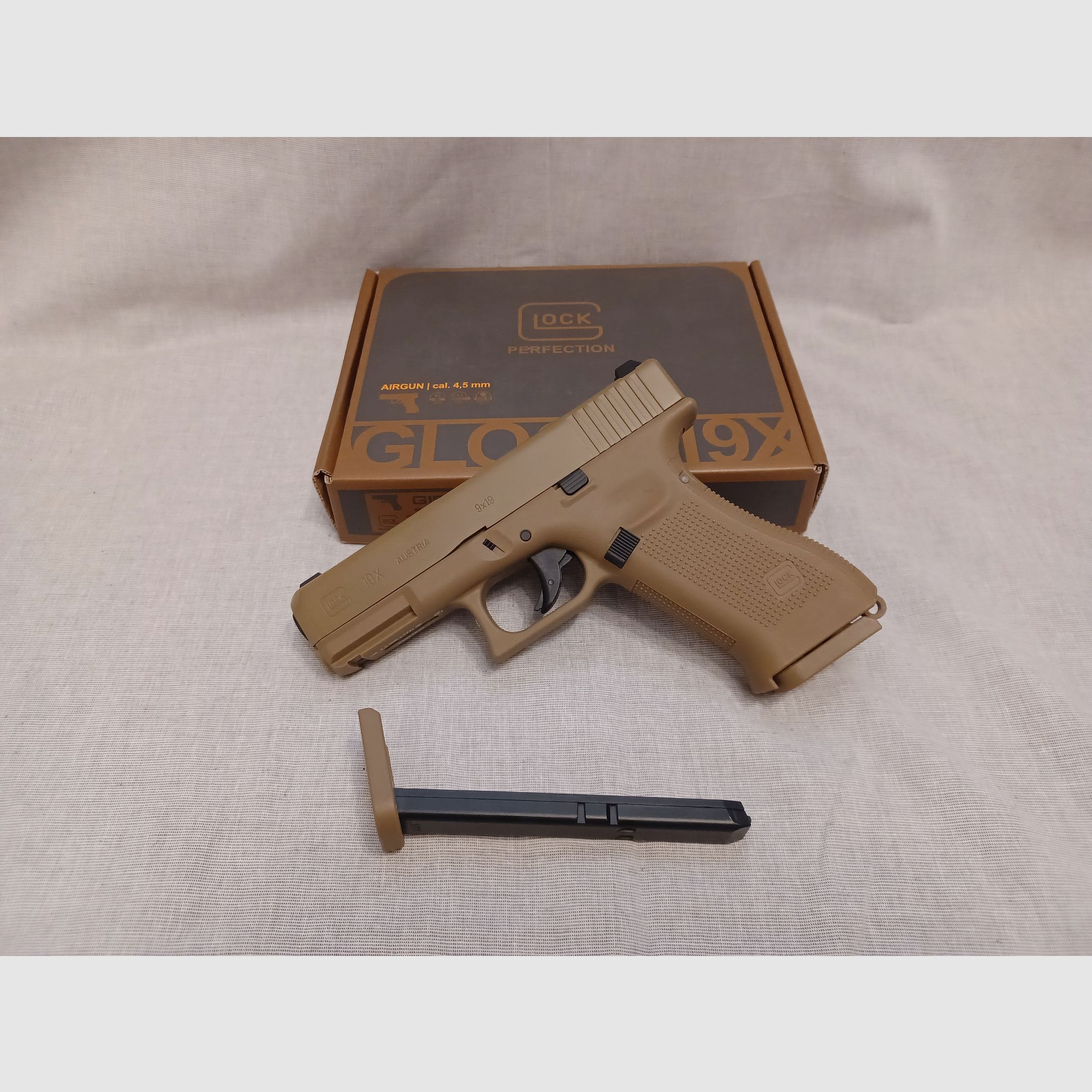 Glock 19X / 4,5 mm BB / CO2 / Pistole / OVP (22)