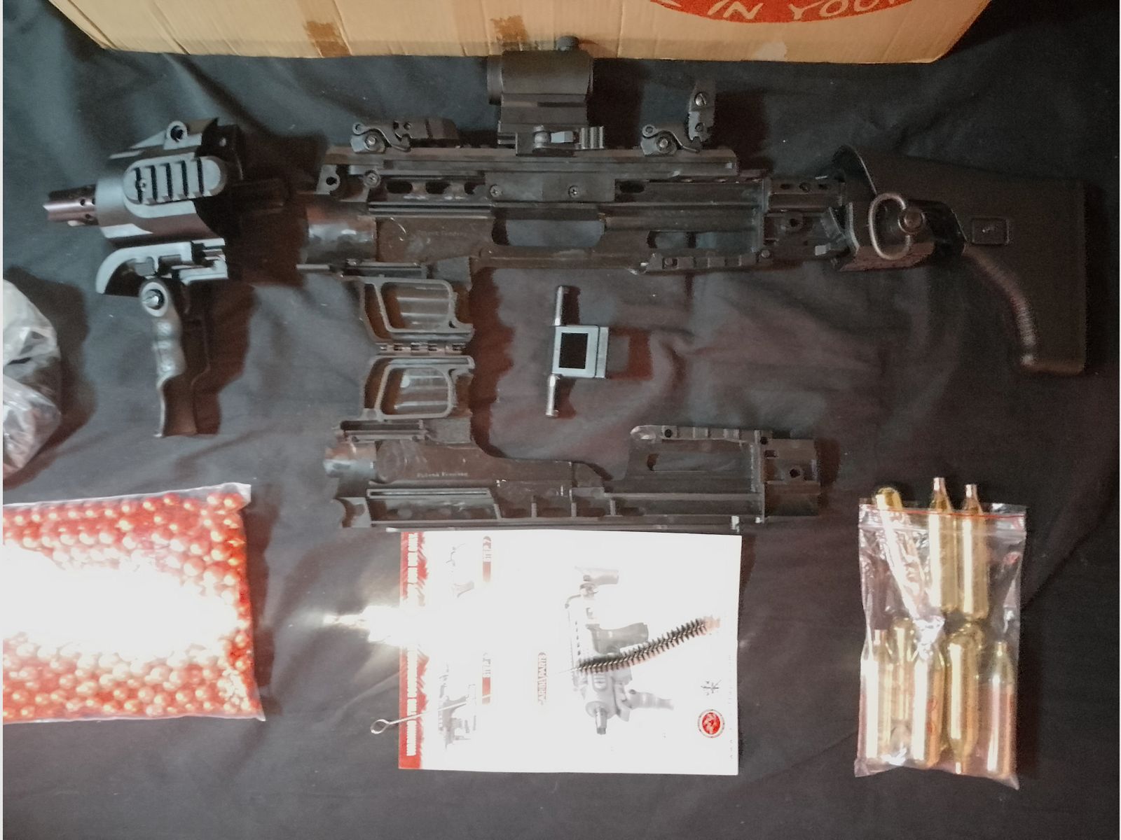 RAM Cal .43 Combat (Glock) + 4 Magazine + Aps Caribe Action Conversion Kit T1-Socom Visier und Zubehör Co2 Rubberballs Paintballs