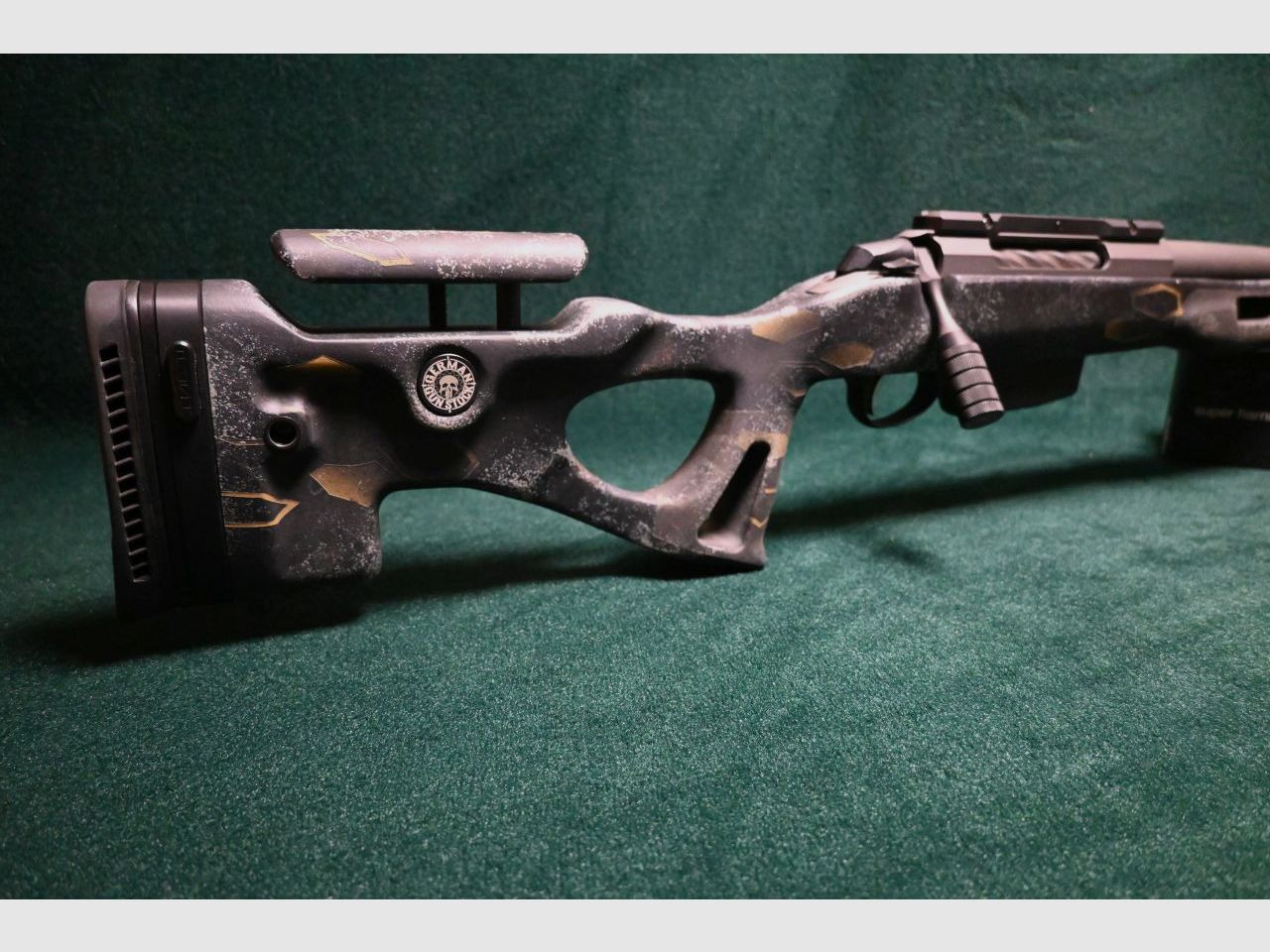 Tikka Roughtech dans la crosse de fusil allemande