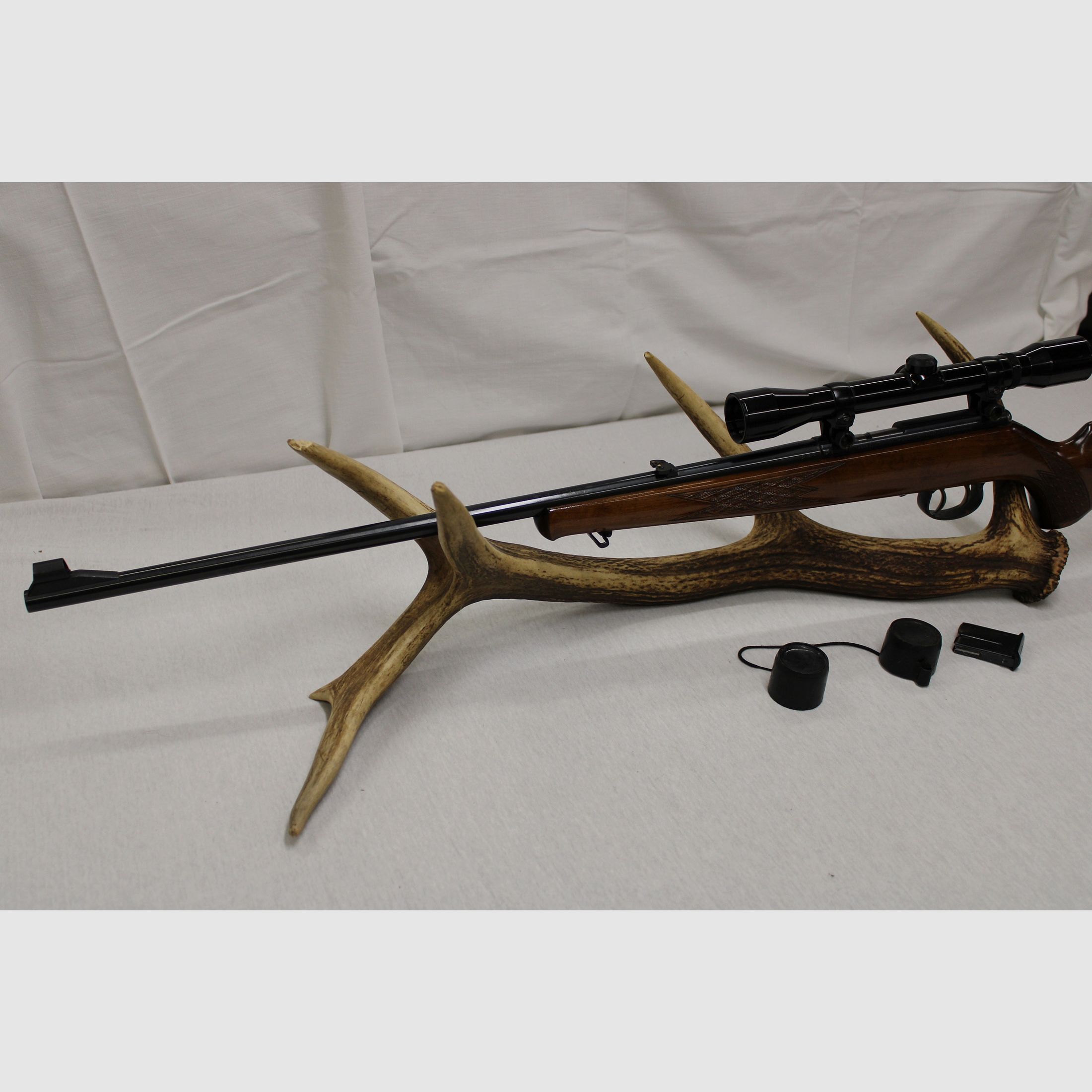 Carabine à répétition Anschütz Mod. 1515/16 .22 Magnum avec Waldläufer 4x32