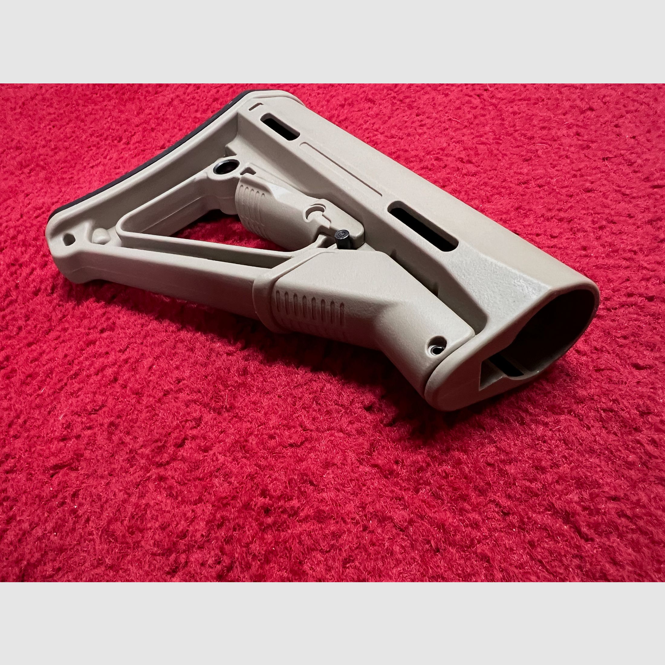 Schulterstütze für M 4 / AR 15 Modelle in Tan Typ III