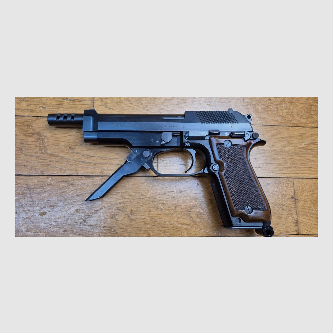 Sehr schöner Beretta 93R Selbstladepistole – Weniger als 2.000 Exemplare! – Seltene Version des 1. Typs mit Laufbohrungen – Magazin 15 Schuss – Ausgezeichneter Zustand, fast neu für die seltensten Beretta – TBE ++ – Kategorie A2 – Export AUSSCHLIESSLICH, Bild 1 von 29