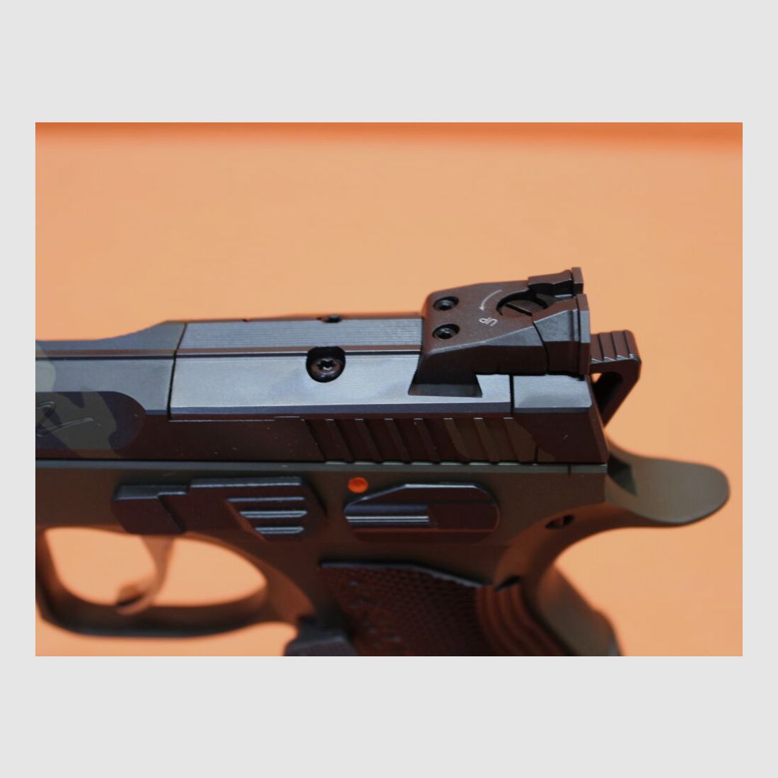 CZUB Ha.Pistolet 9mmLuger CZUB CZ SHADOW2 OR Prêt pour optiques pour viseur point rouge / Modèle spécial Oliv Camo (CZ75)