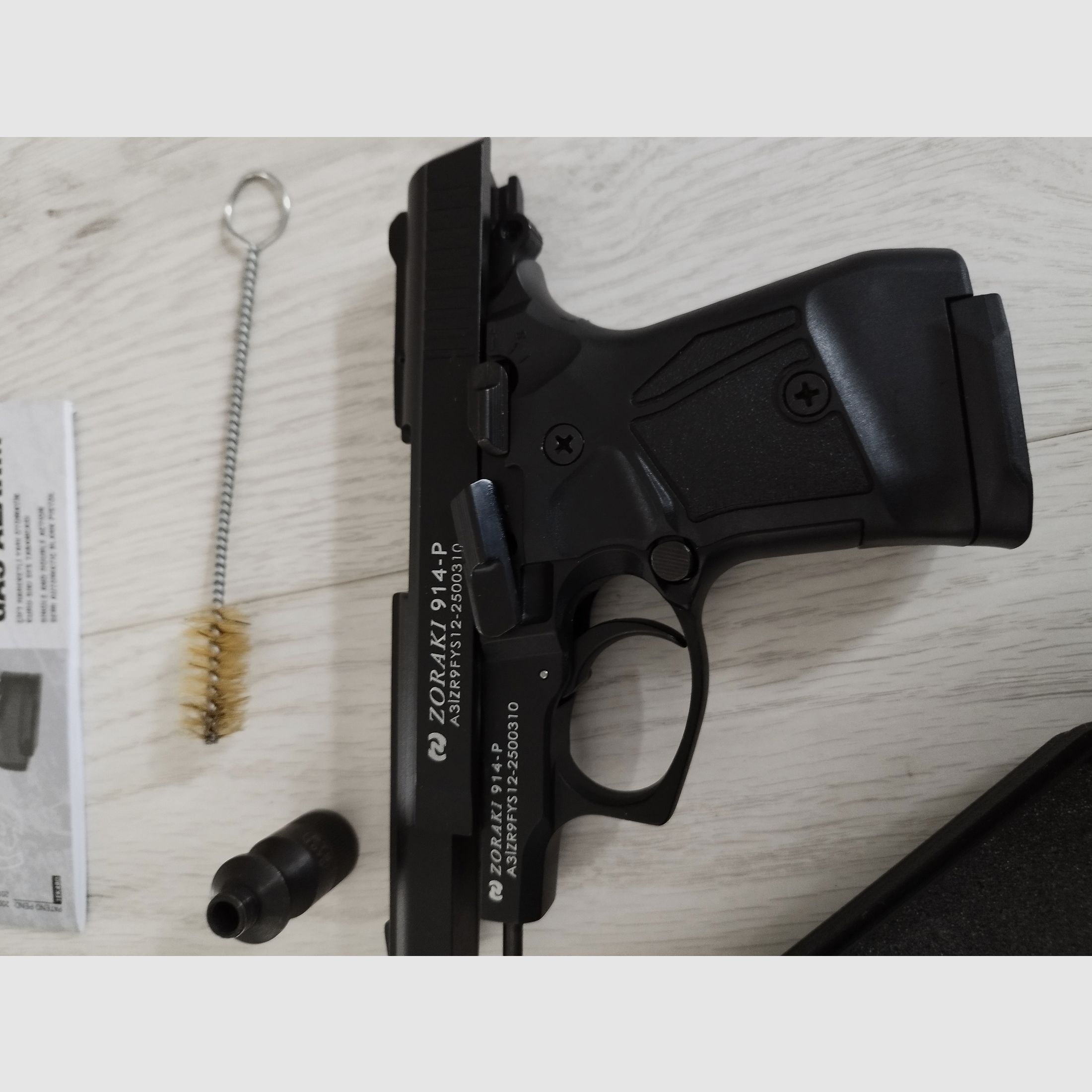 Zoraki 914-P Schreckschusspistole 9mm P.A.K. brüniert PTB mit Box, Anleitung und Becher.